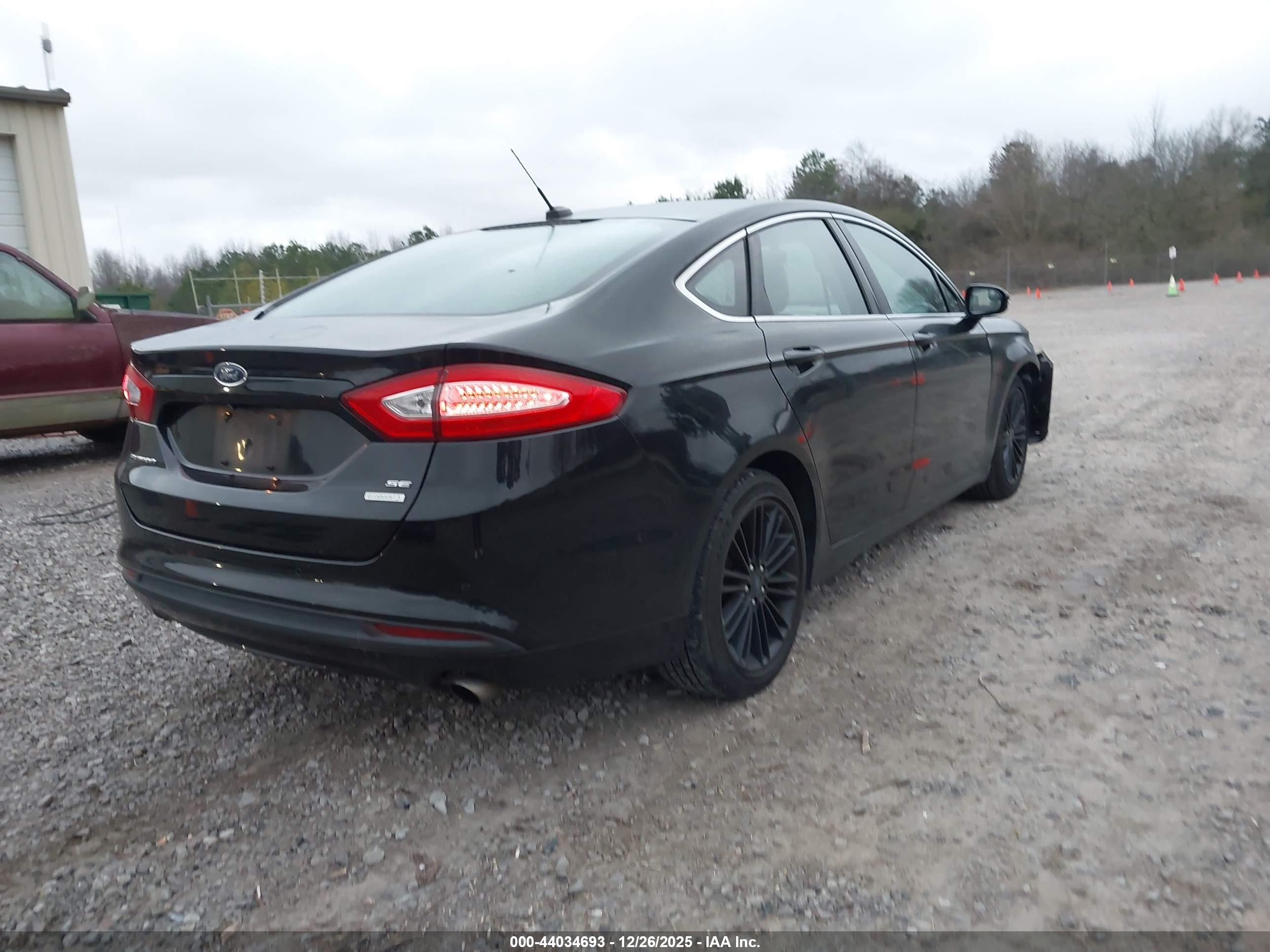 FORD FUSION image 4