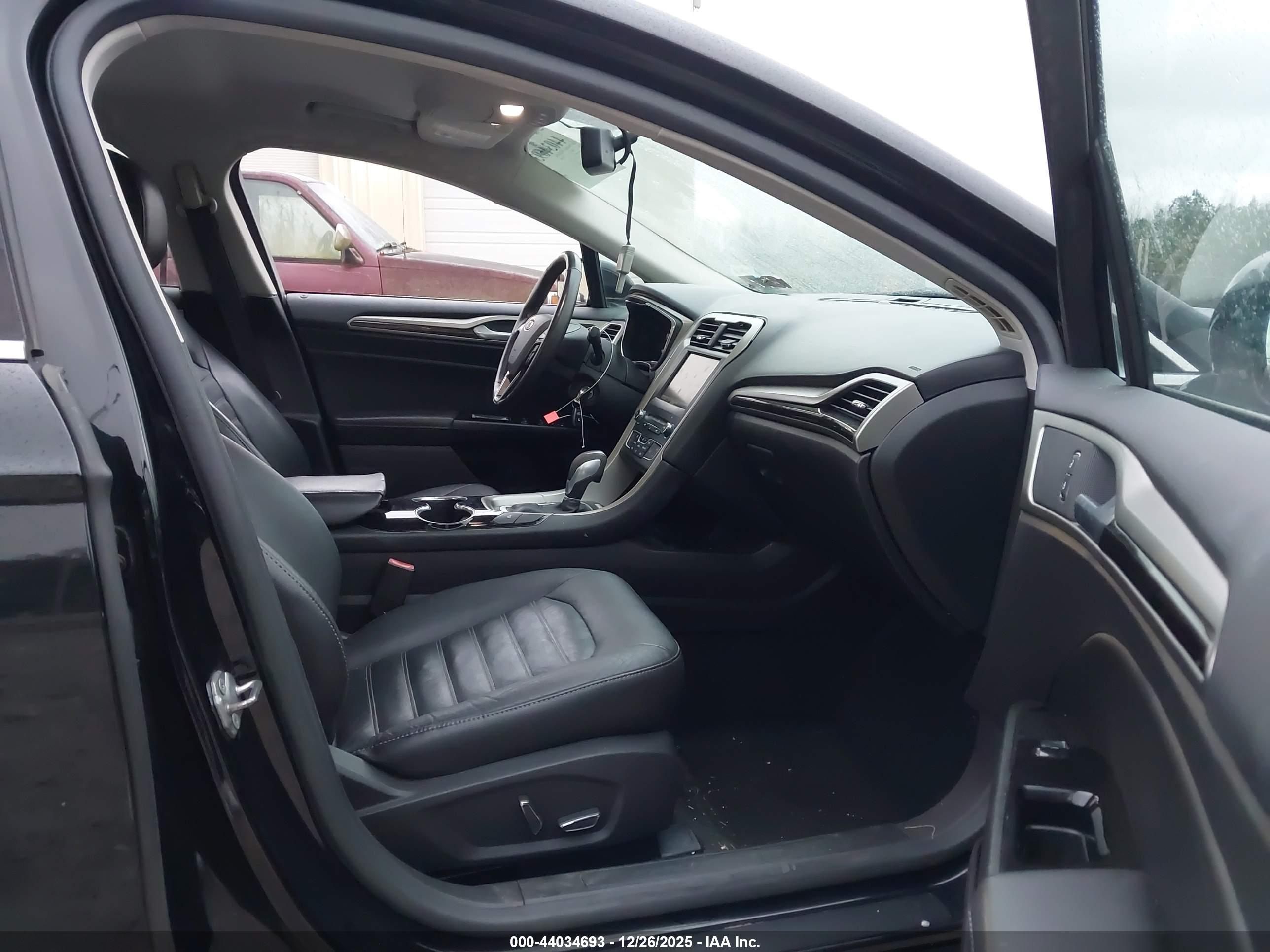 FORD FUSION image 5