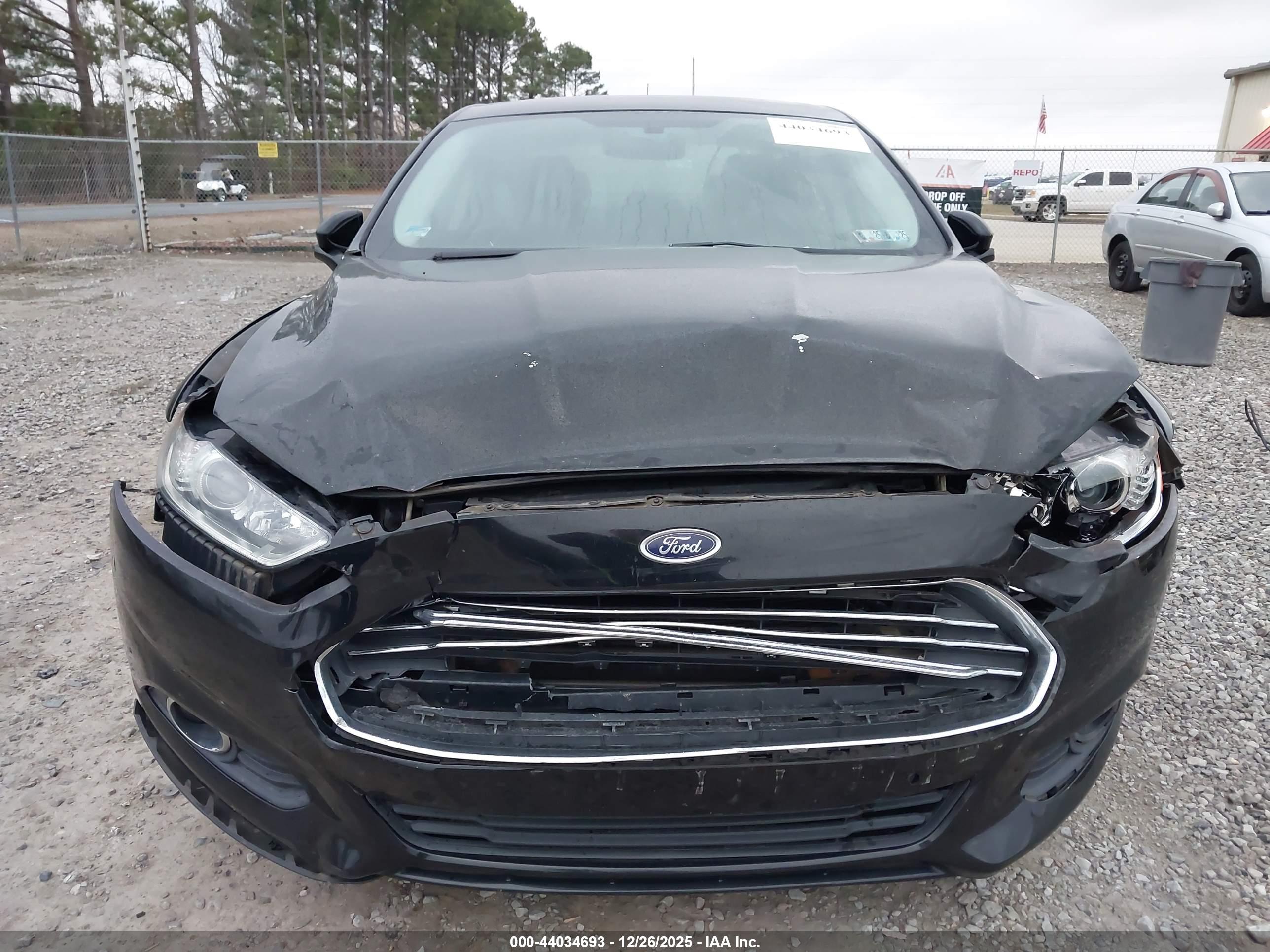 FORD FUSION image 6