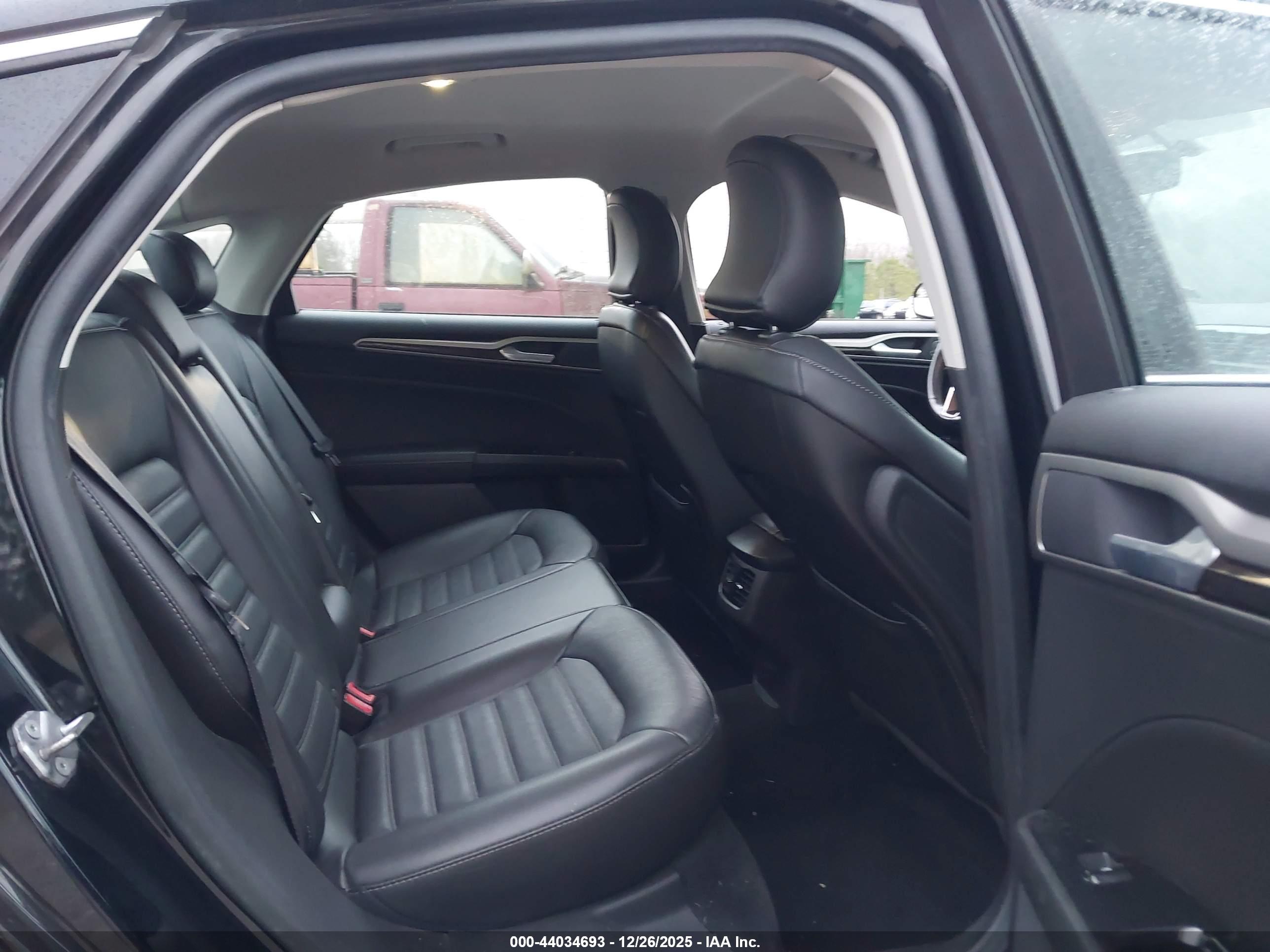 FORD FUSION image 8