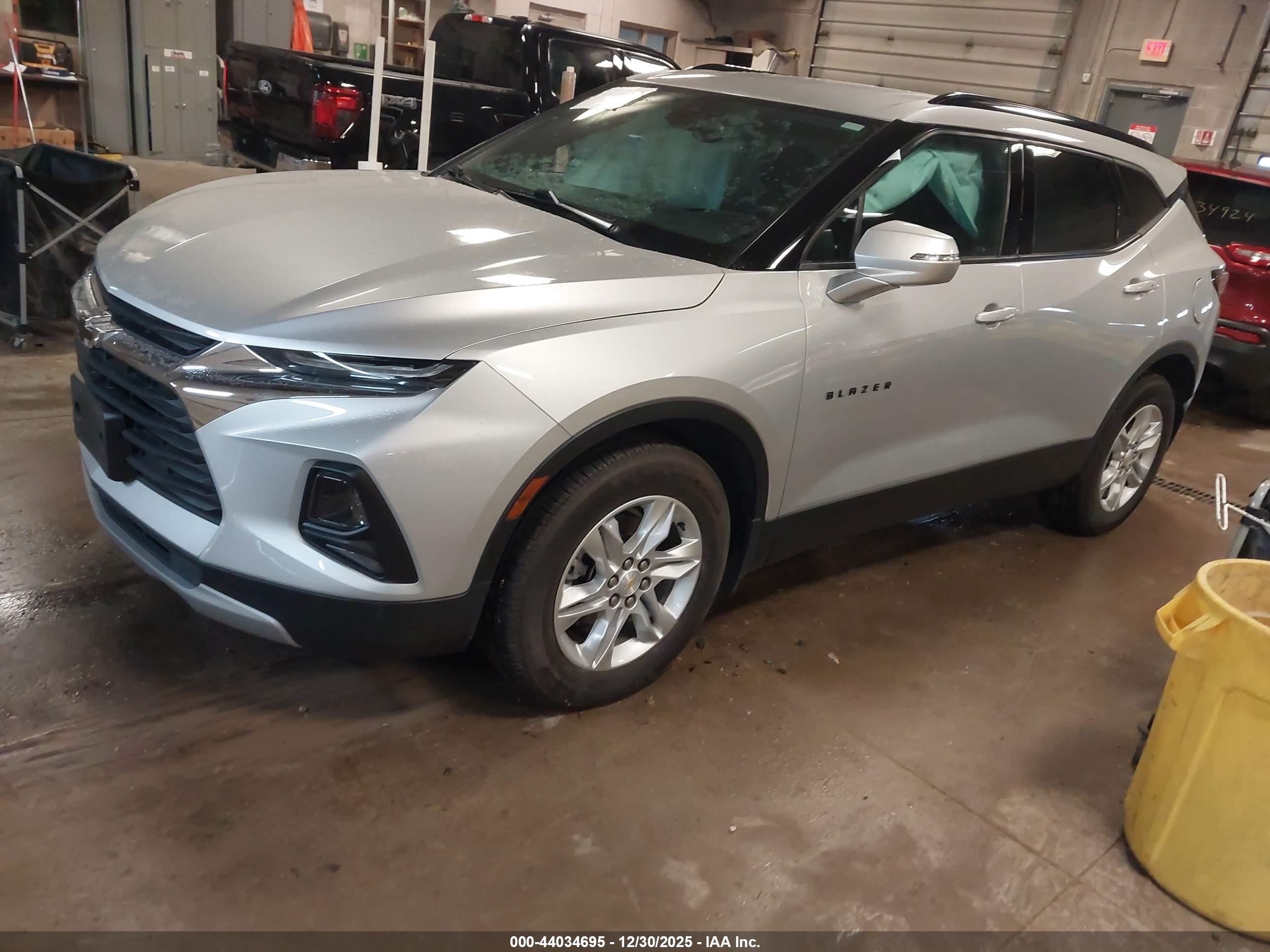 CHEVROLET BLAZER image 2