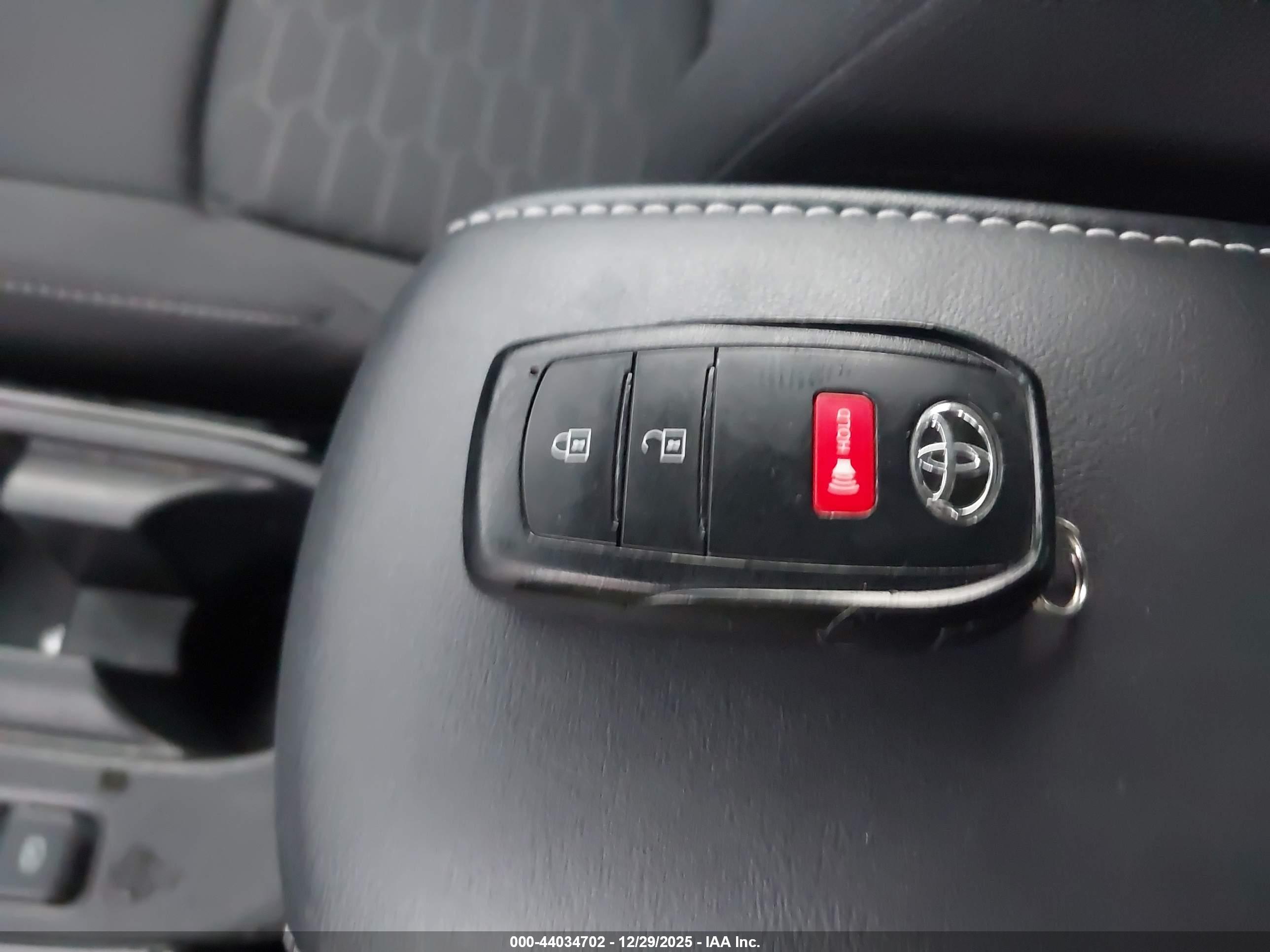 TOYOTA COROLLA image 11