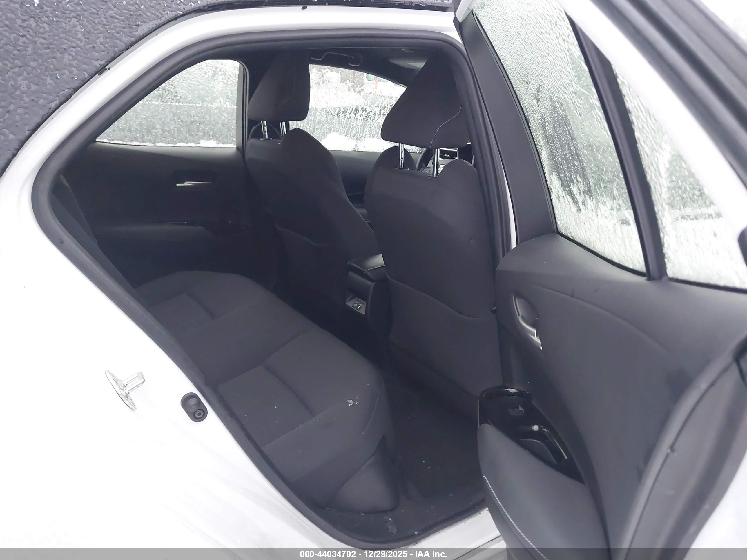 TOYOTA COROLLA image 8