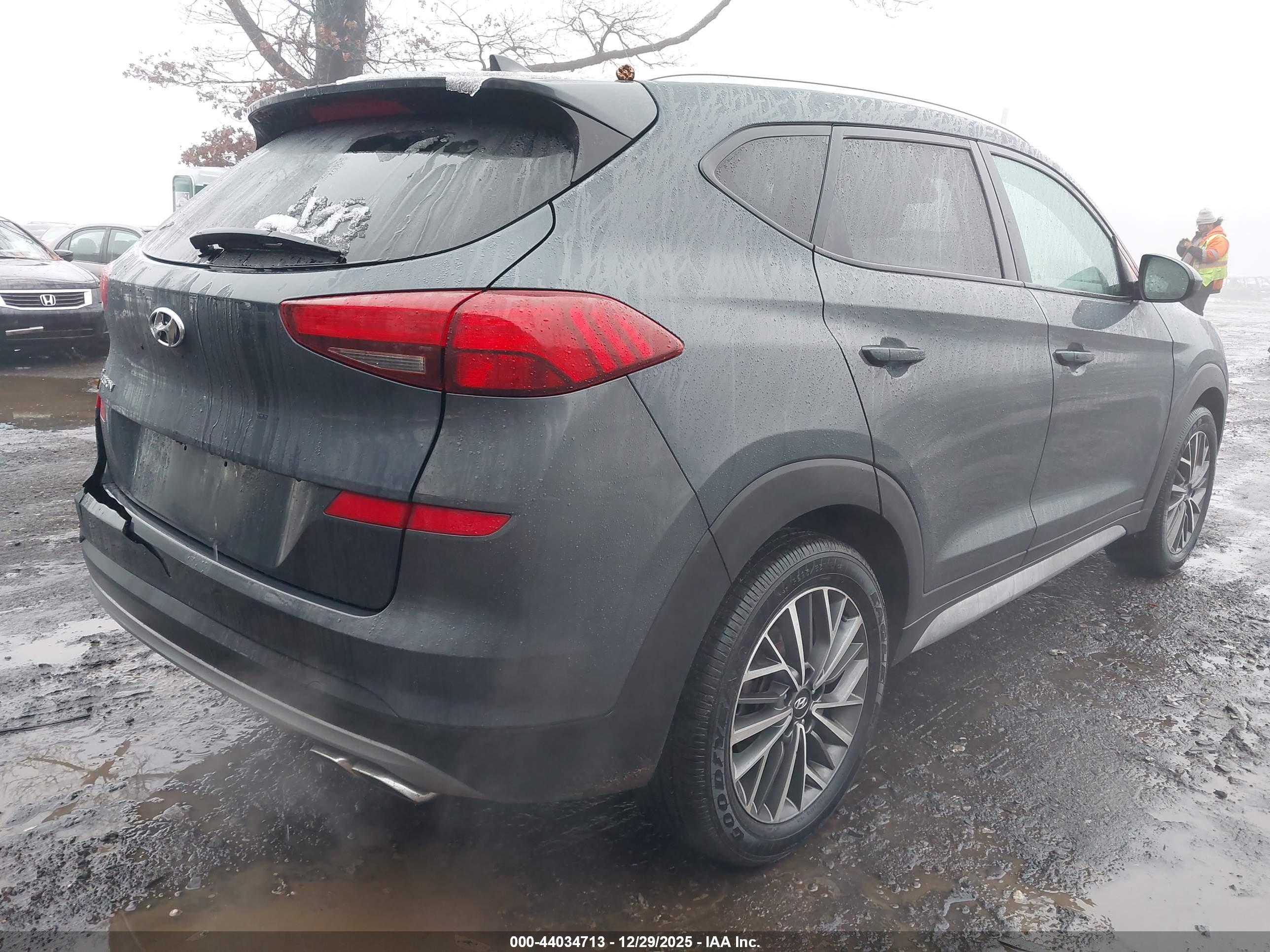 HYUNDAI TUCSON image 4