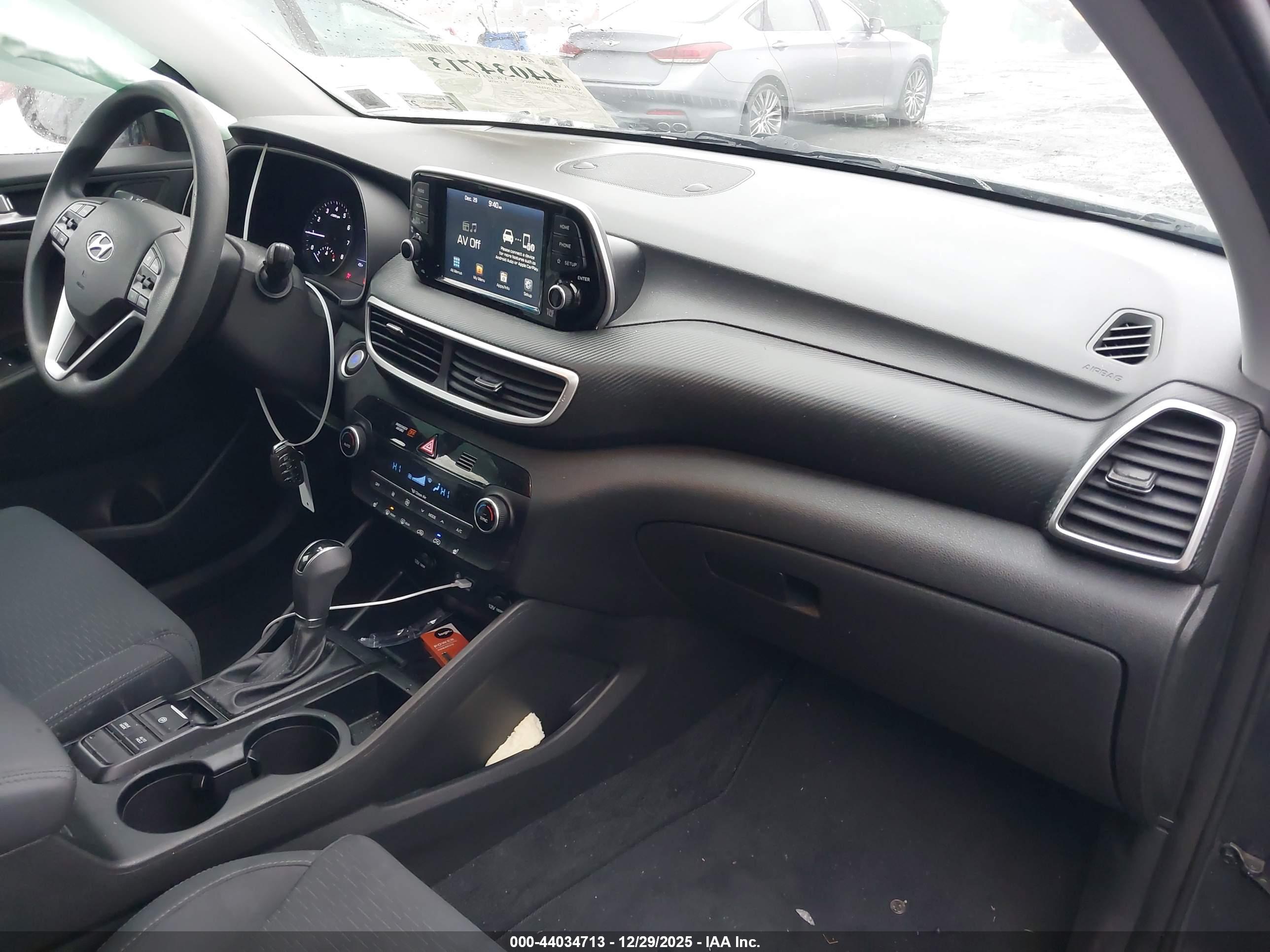 HYUNDAI TUCSON image 5