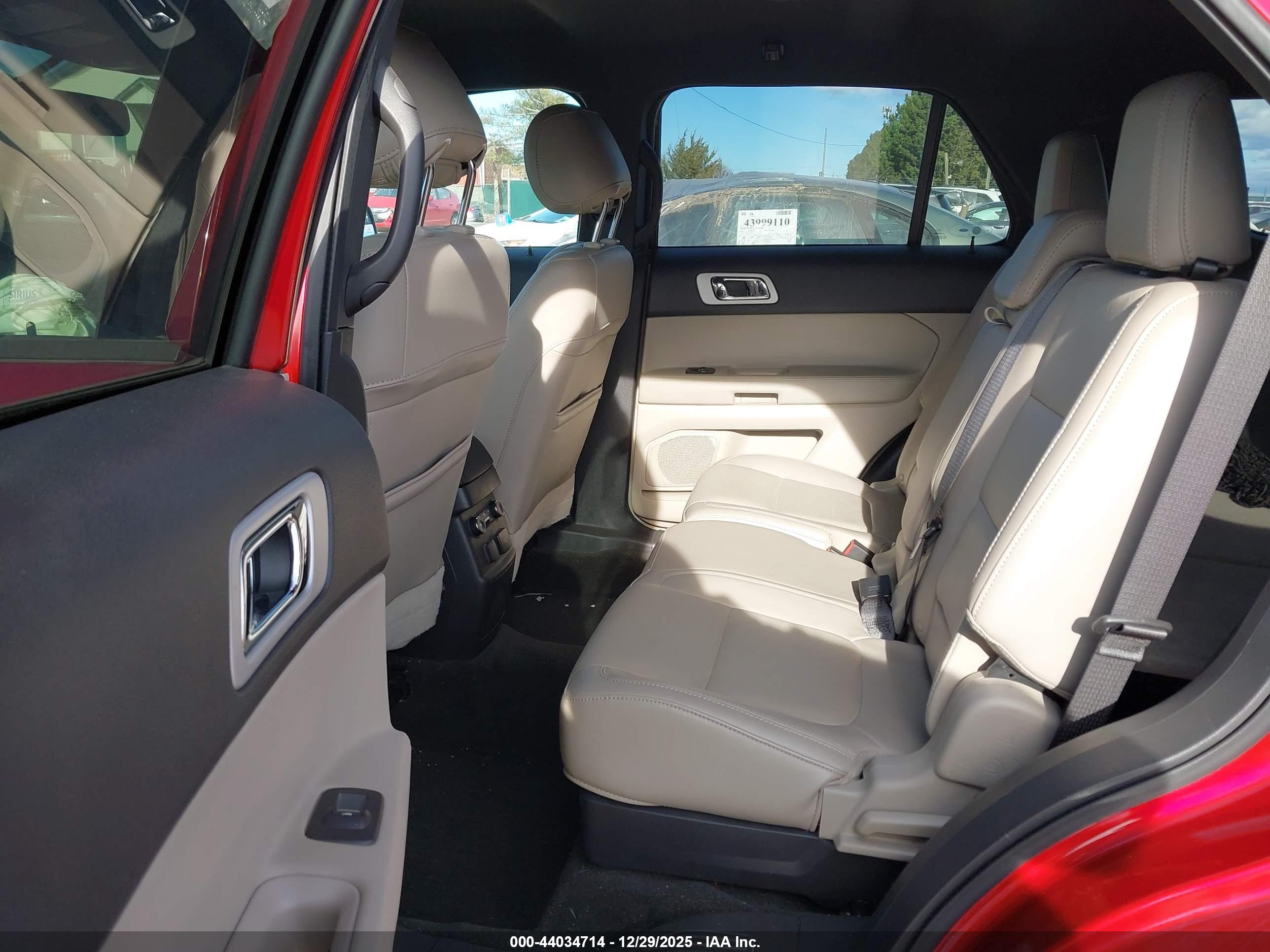 FORD EXPLORER image 8