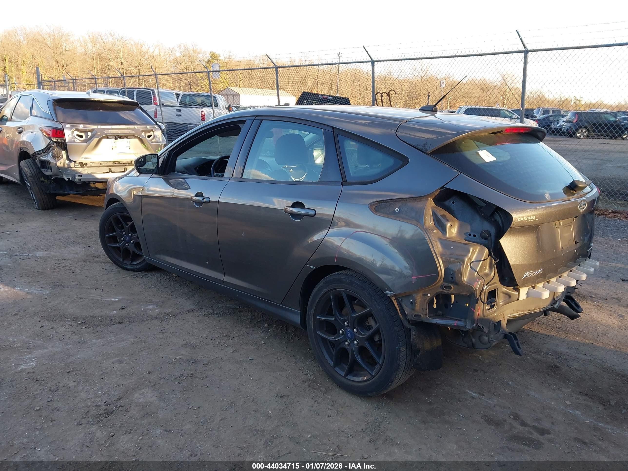 FORD FOCUS image 3