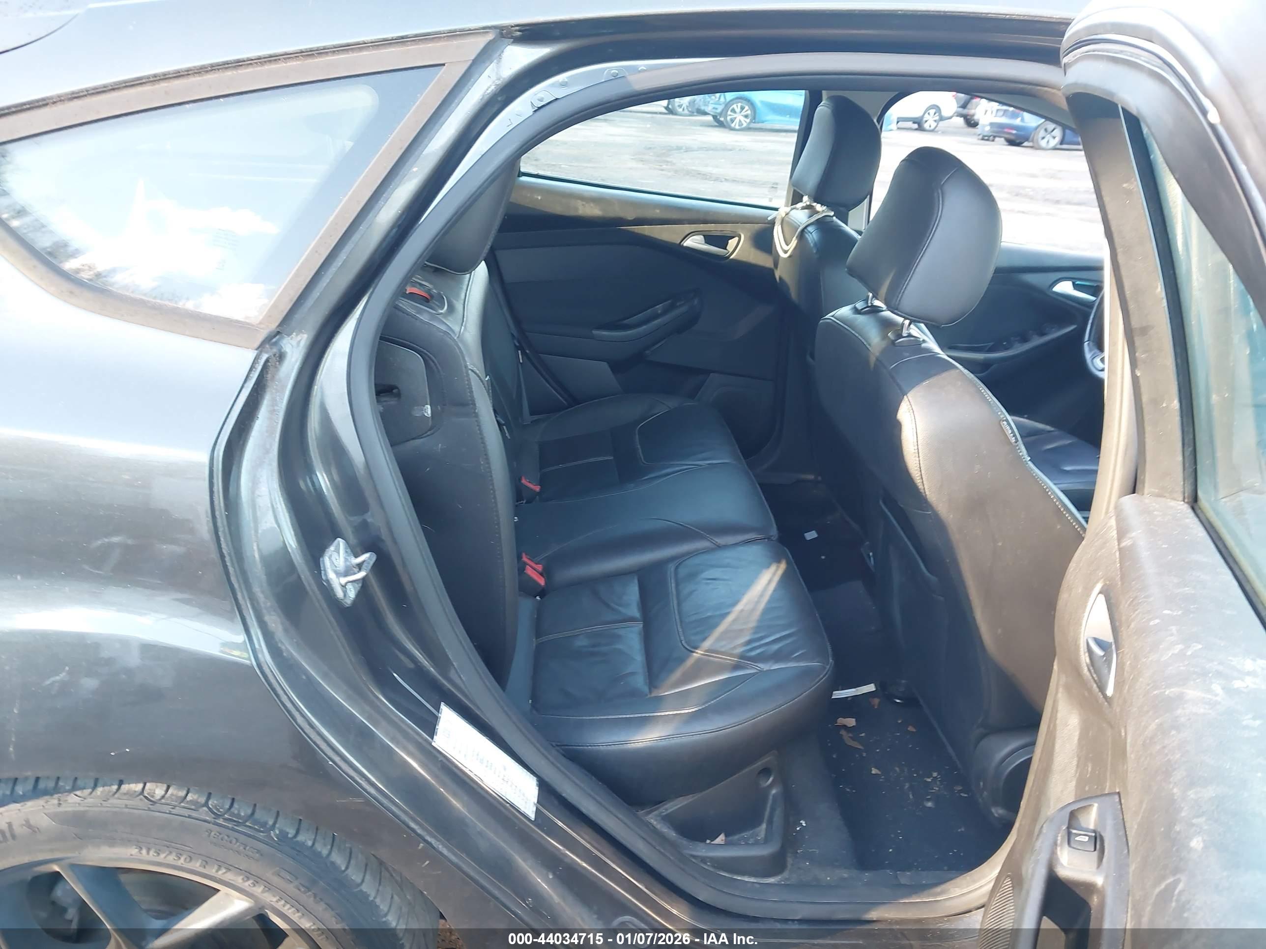FORD FOCUS image 8