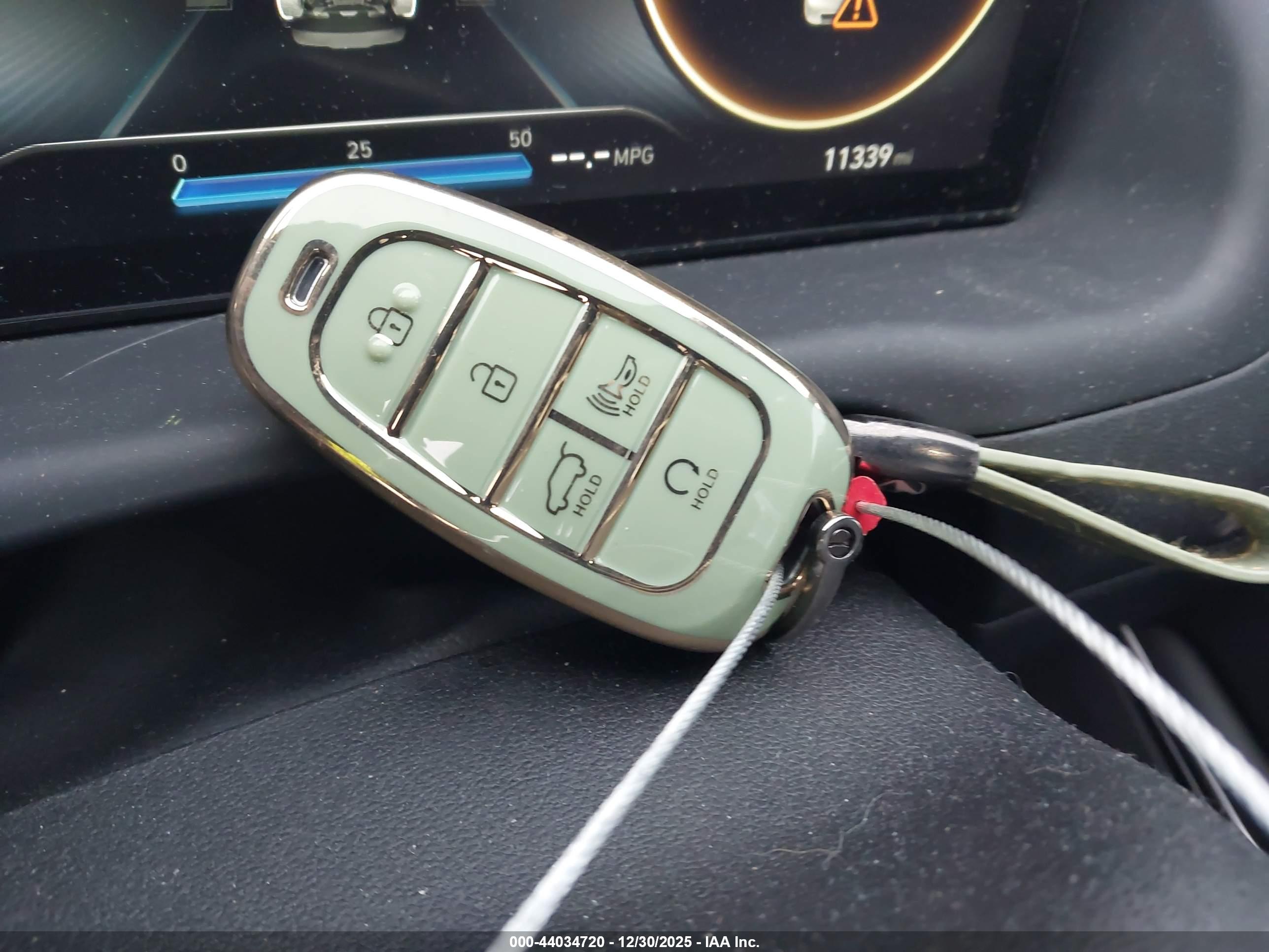 HYUNDAI SANTA image 11