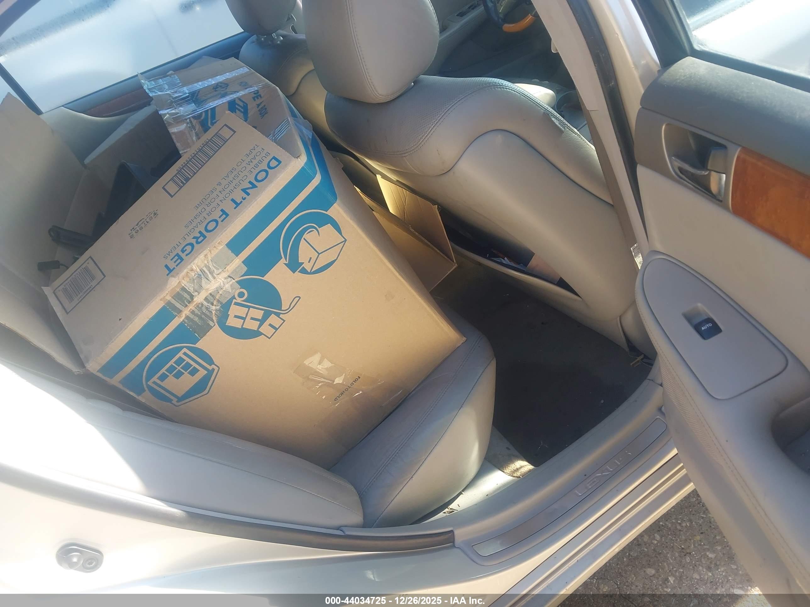 LEXUS ES image 8