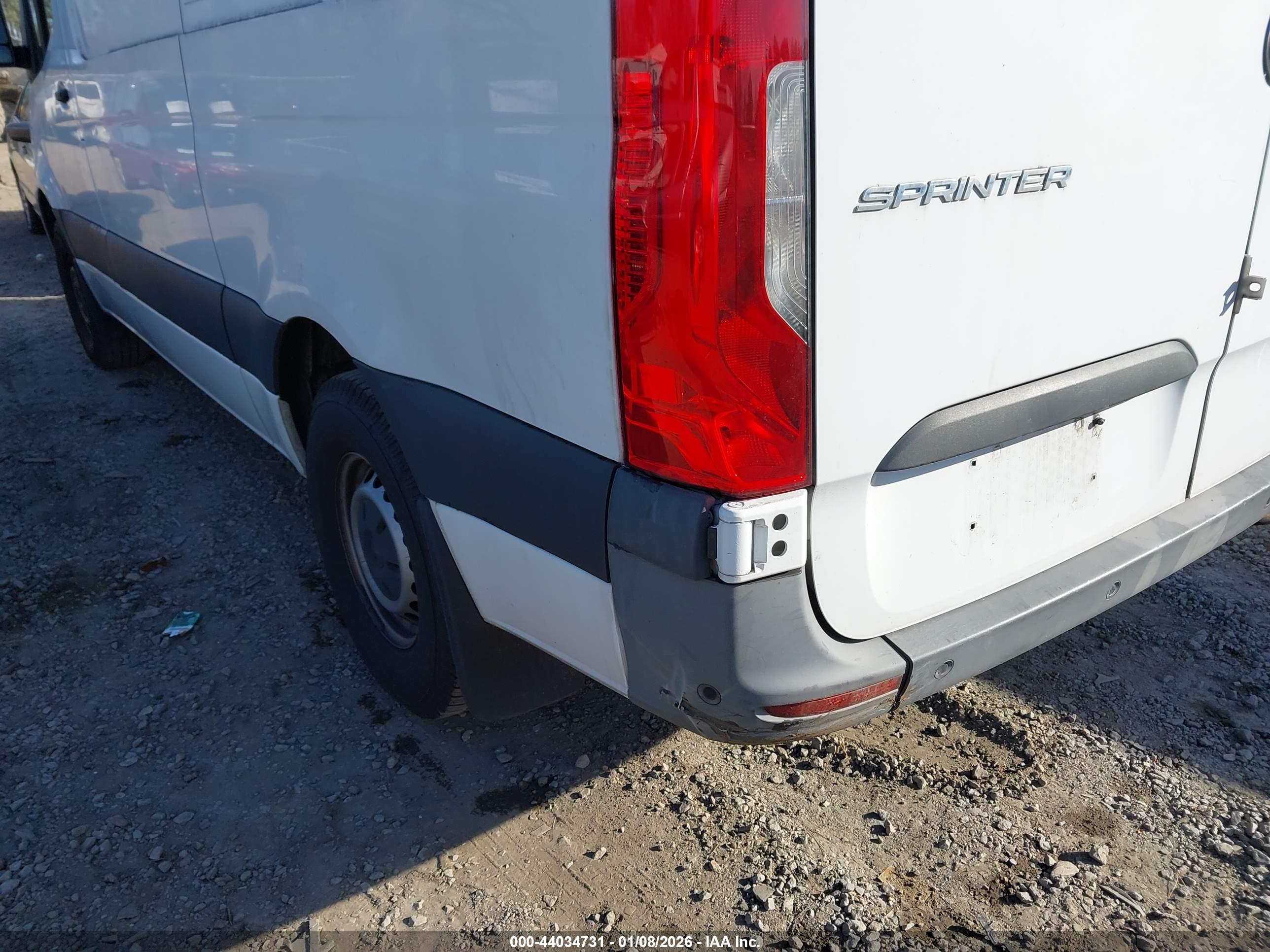 MERCEDES-BENZ SPRINTER image 6