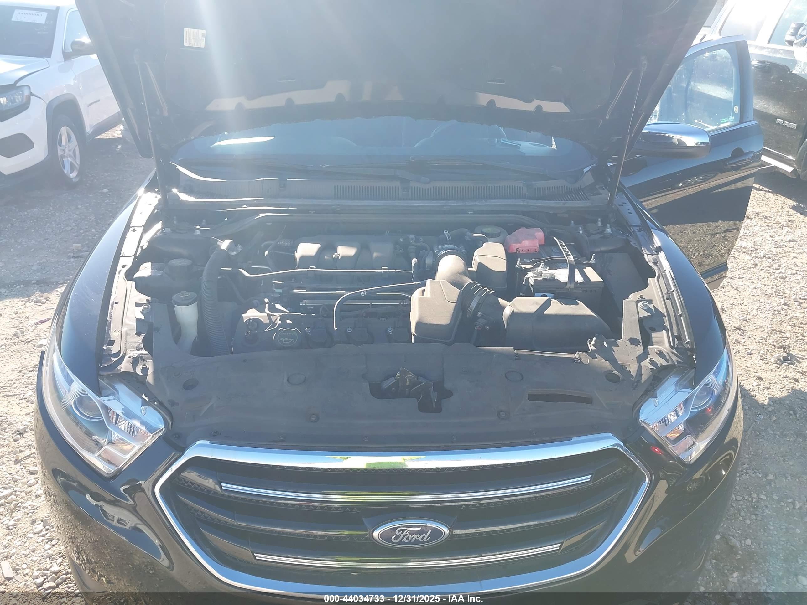 FORD TAURUS image 10