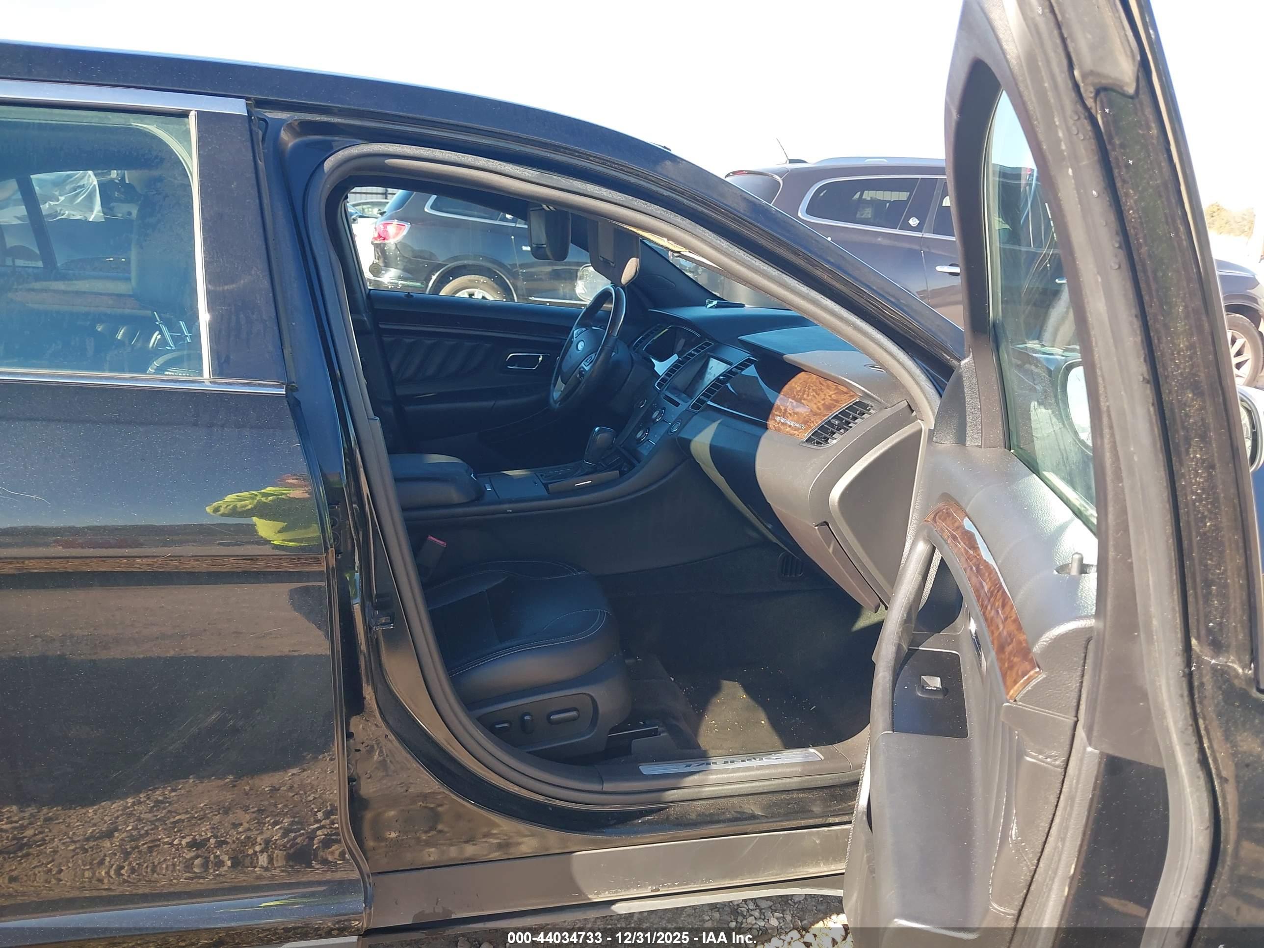 FORD TAURUS image 5