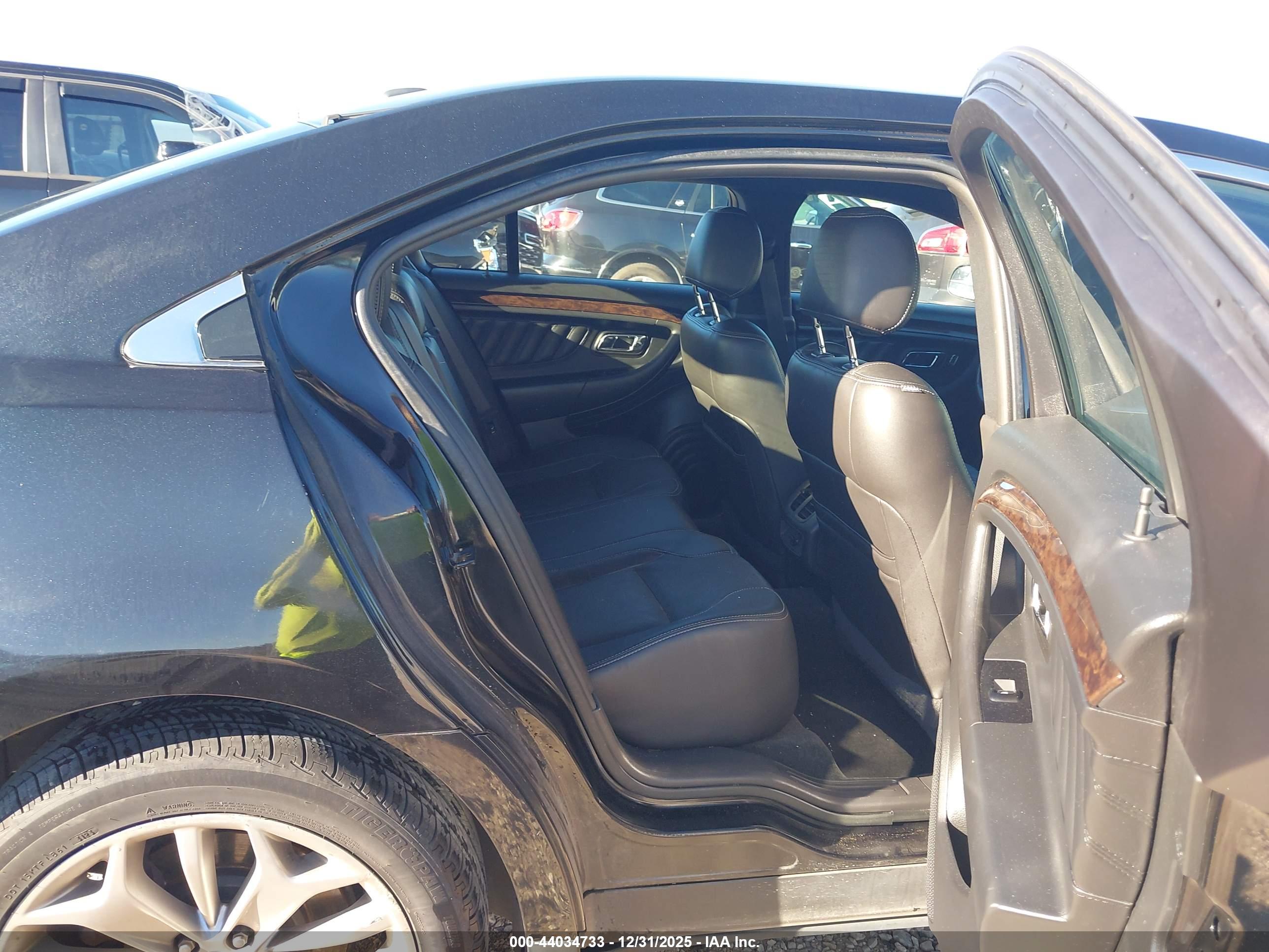 FORD TAURUS image 8