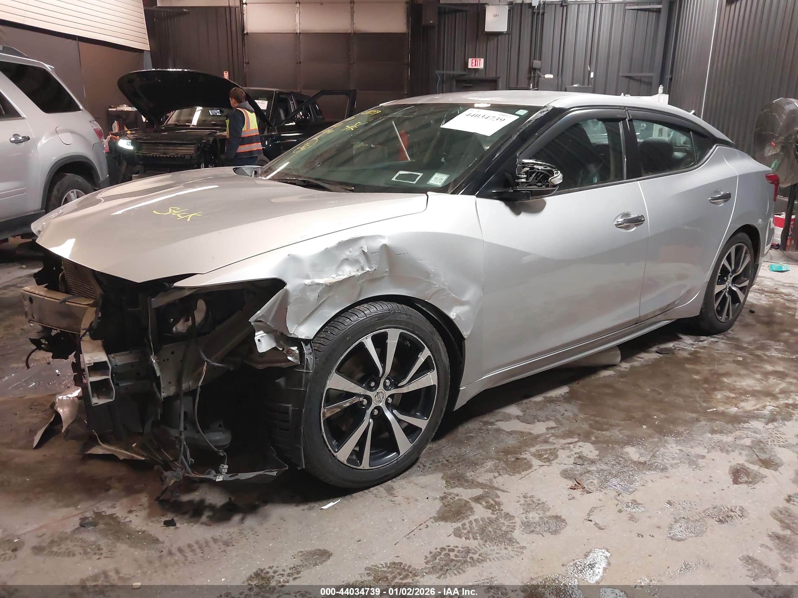 NISSAN MAXIMA image 2
