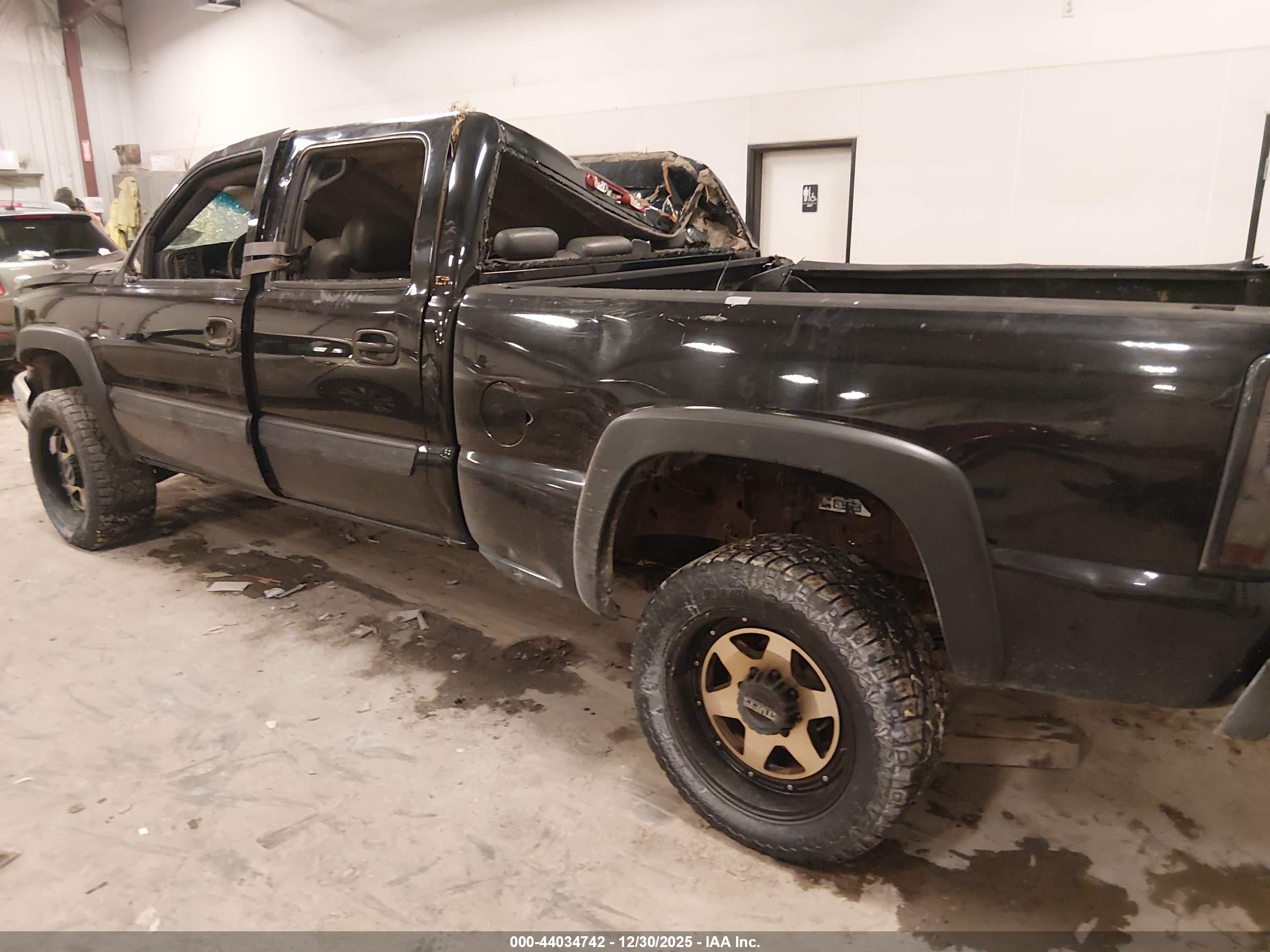 CHEVROLET SILVERADO image 3