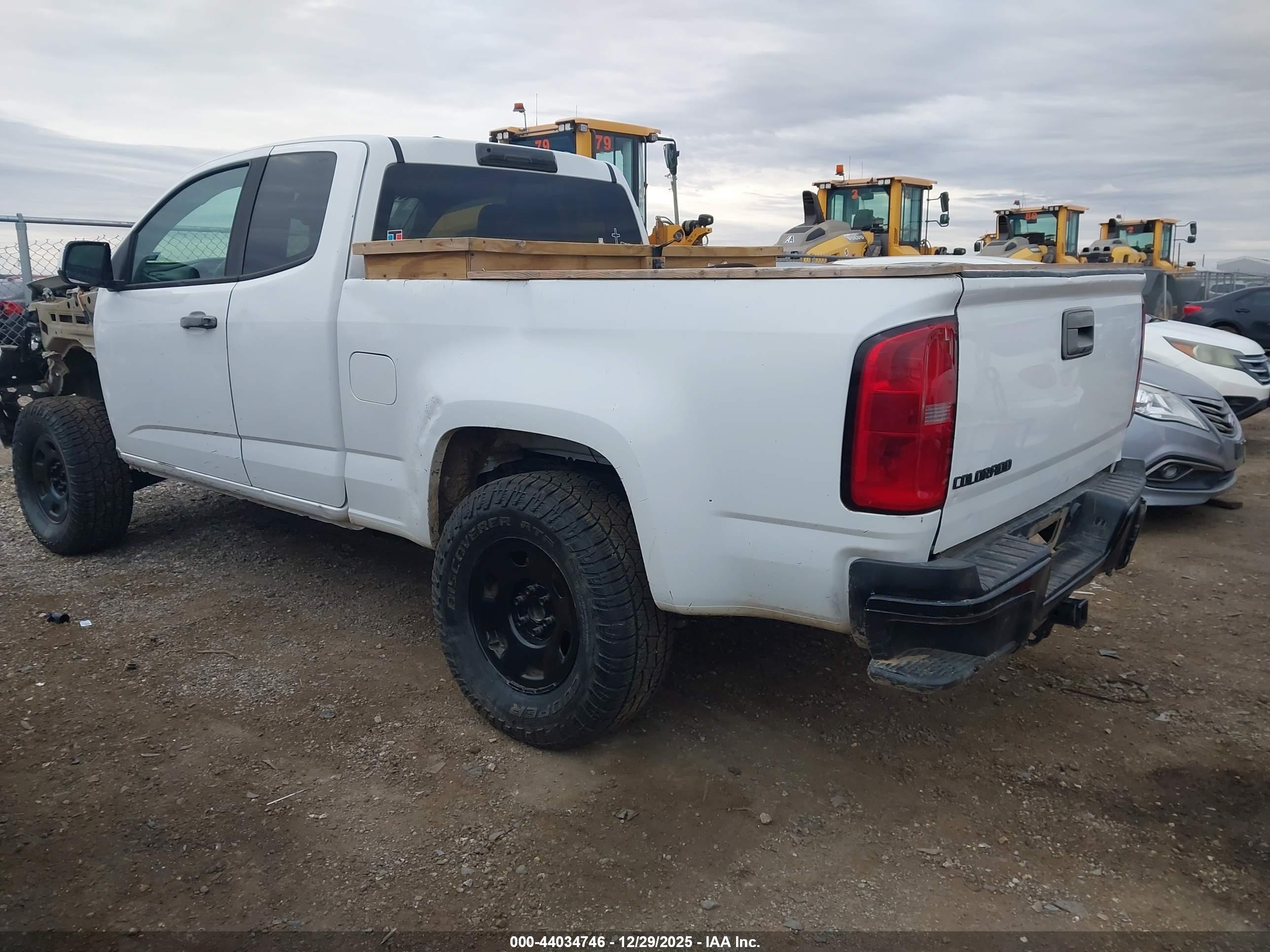CHEVROLET COLORADO image 3