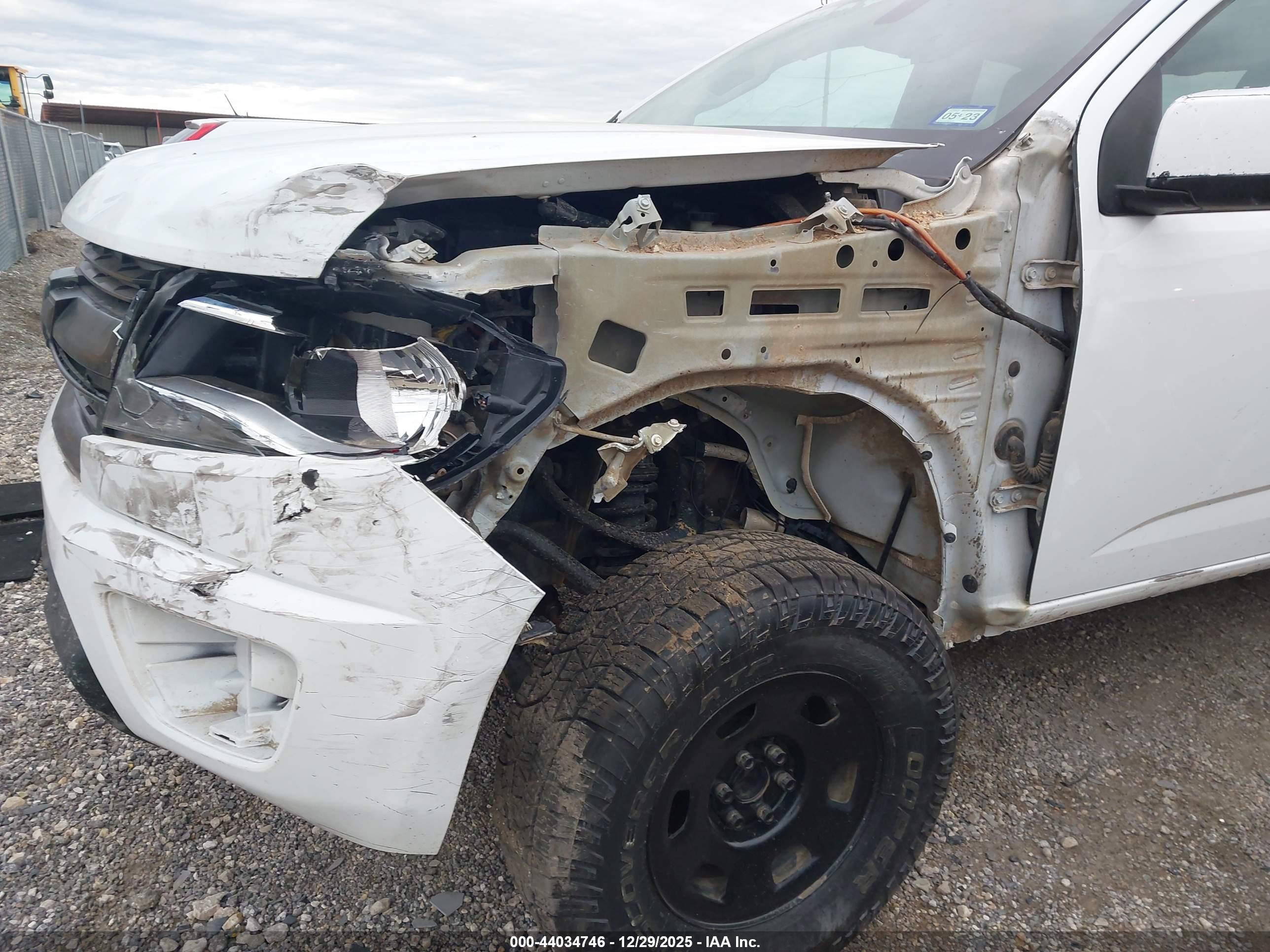 CHEVROLET COLORADO image 6
