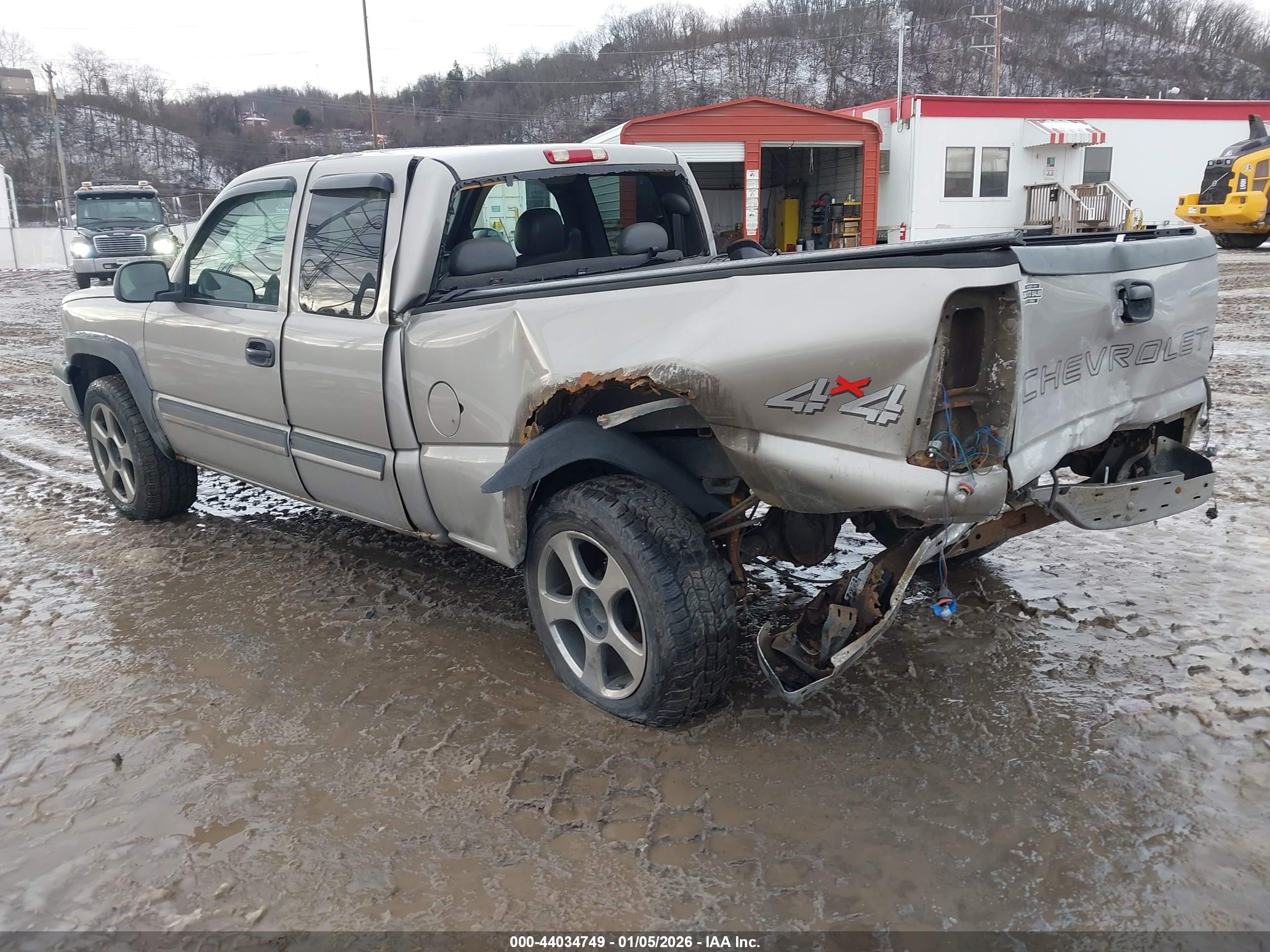 CHEVROLET SILVERADO image 3