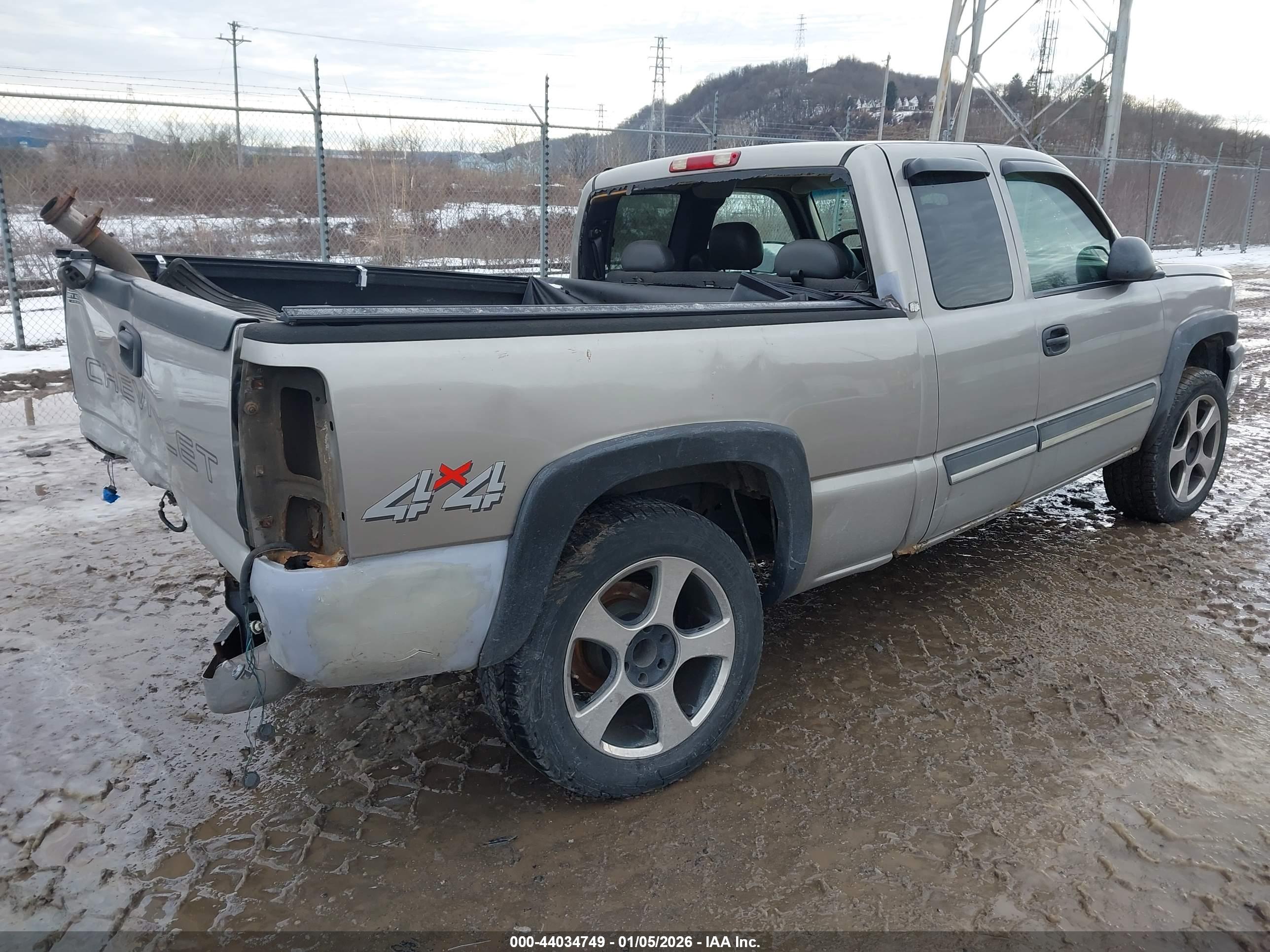 CHEVROLET SILVERADO image 4