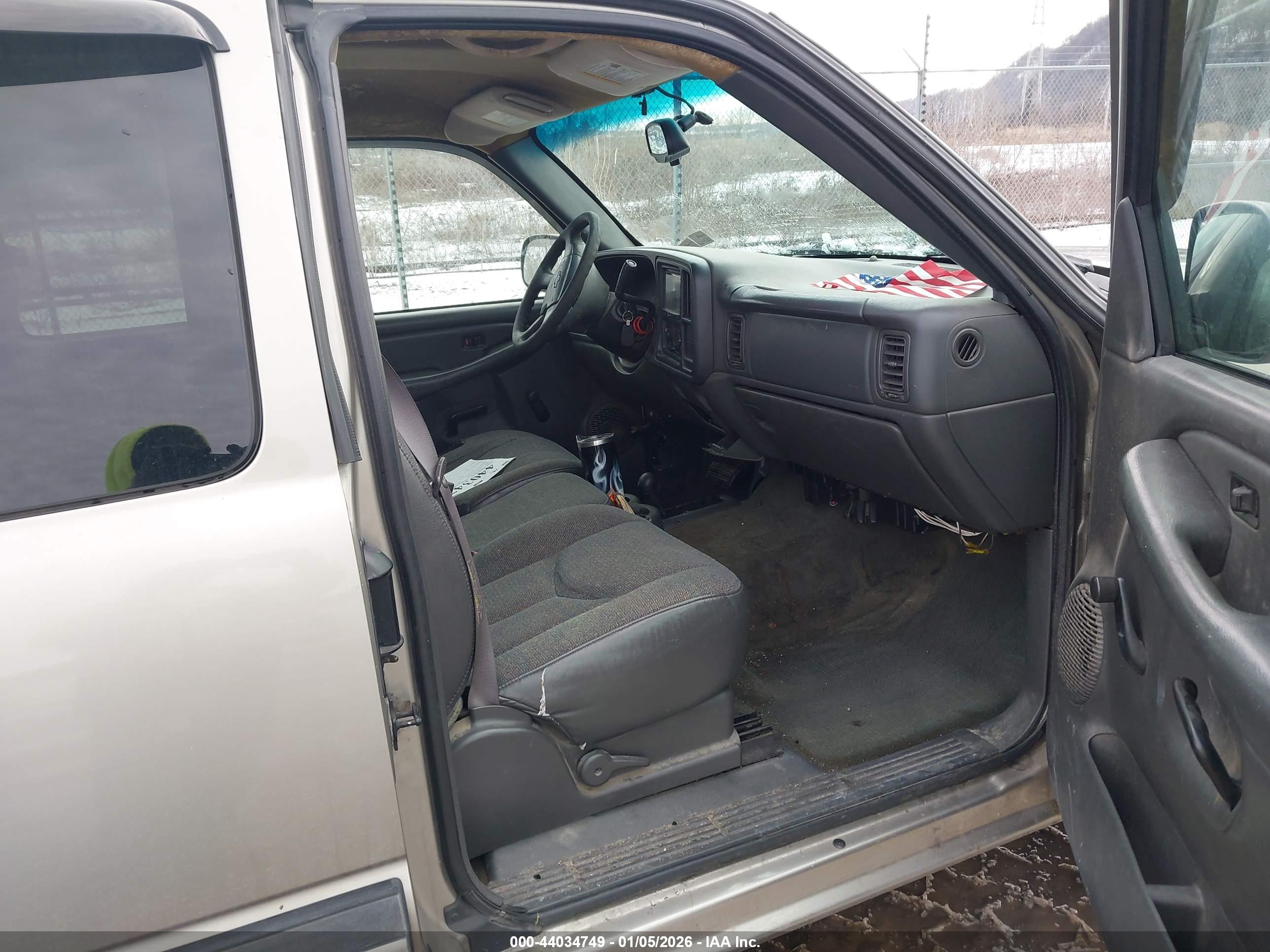 CHEVROLET SILVERADO image 5