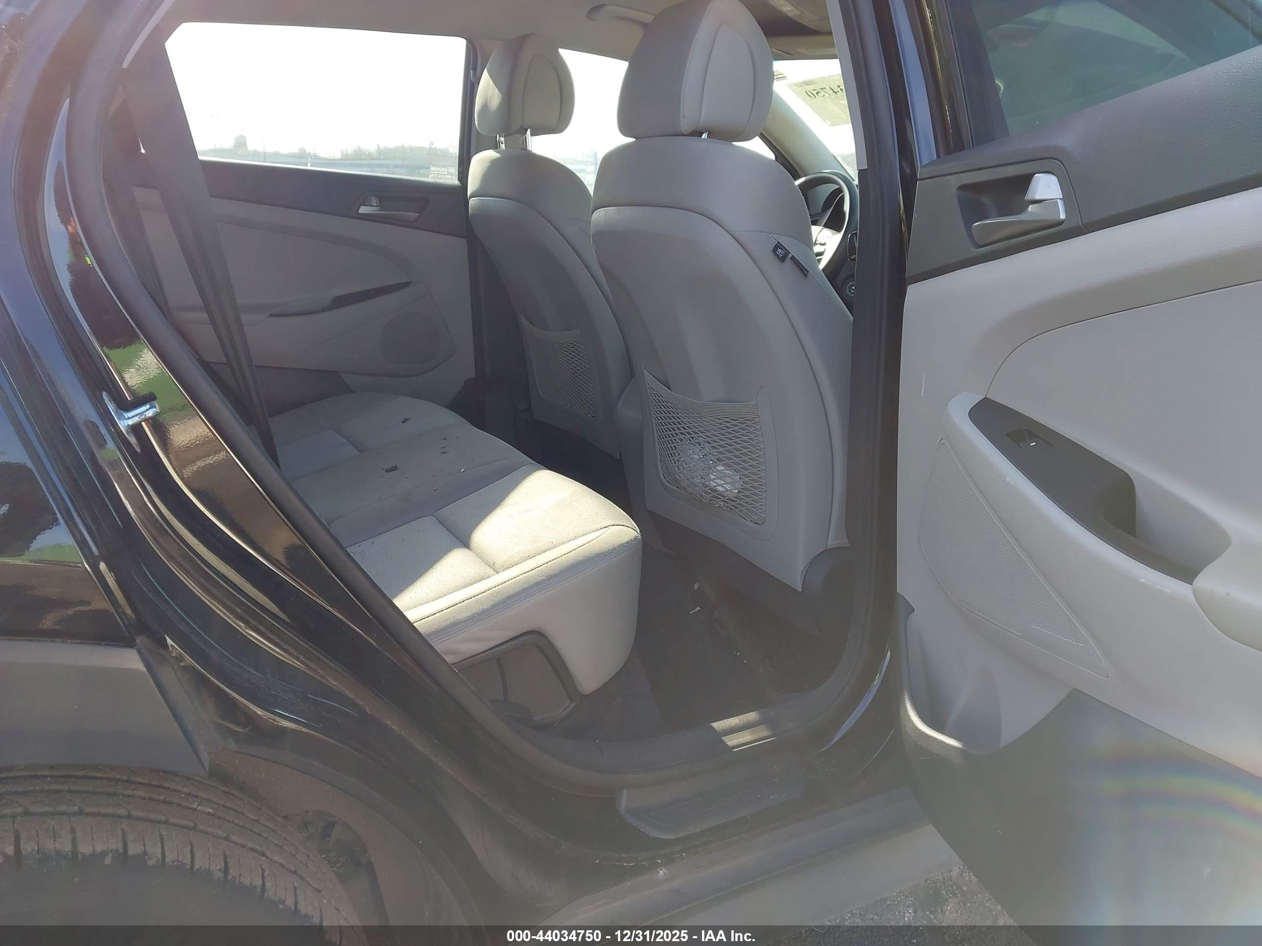HYUNDAI TUCSON image 8