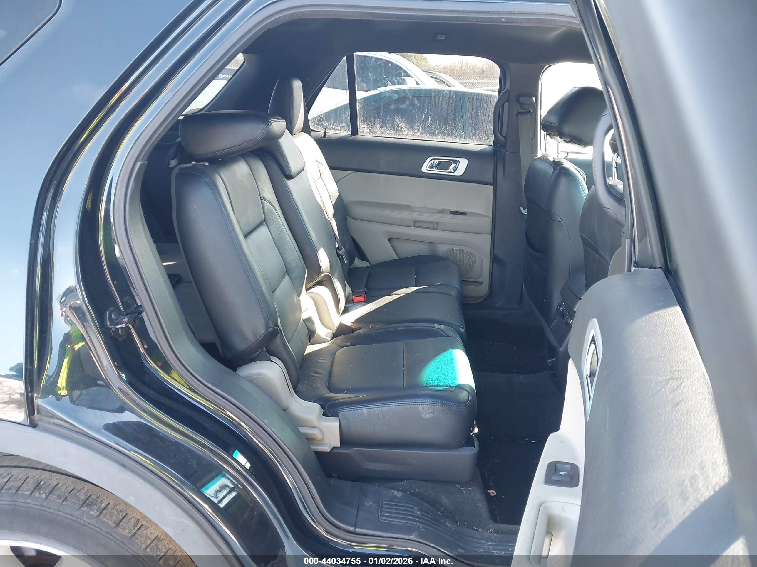 FORD EXPLORER image 8