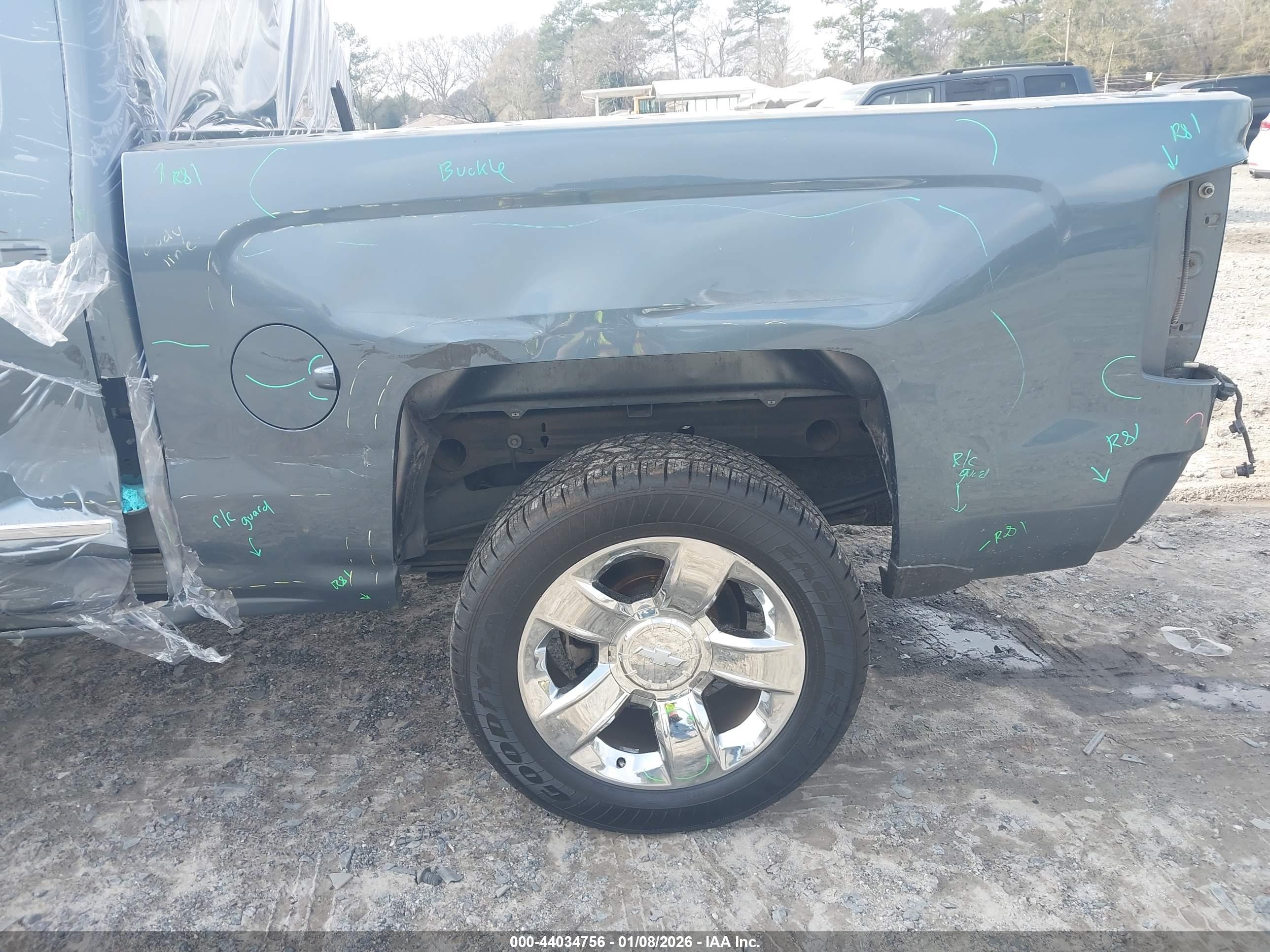 CHEVROLET SILVERADO image 6