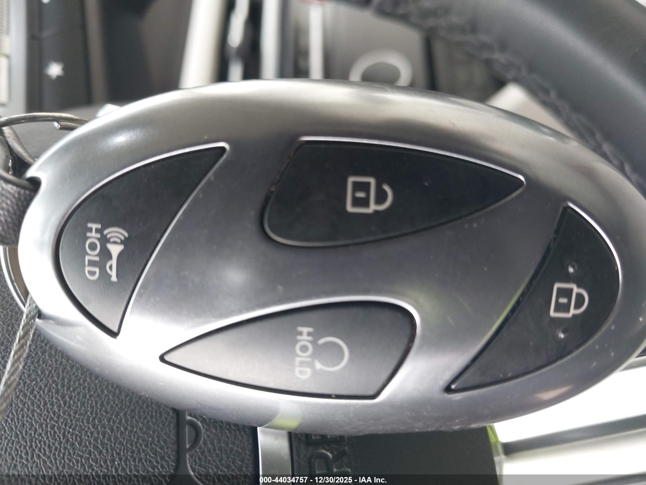 HYUNDAI TUCSON image 11