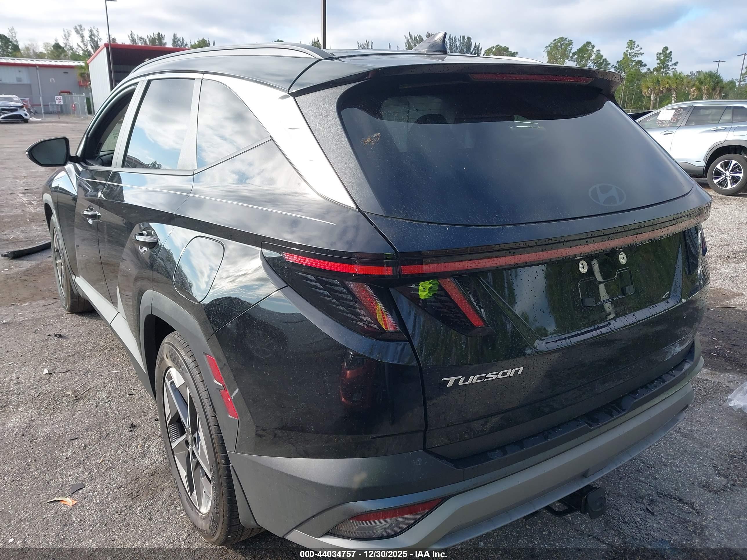 HYUNDAI TUCSON image 3