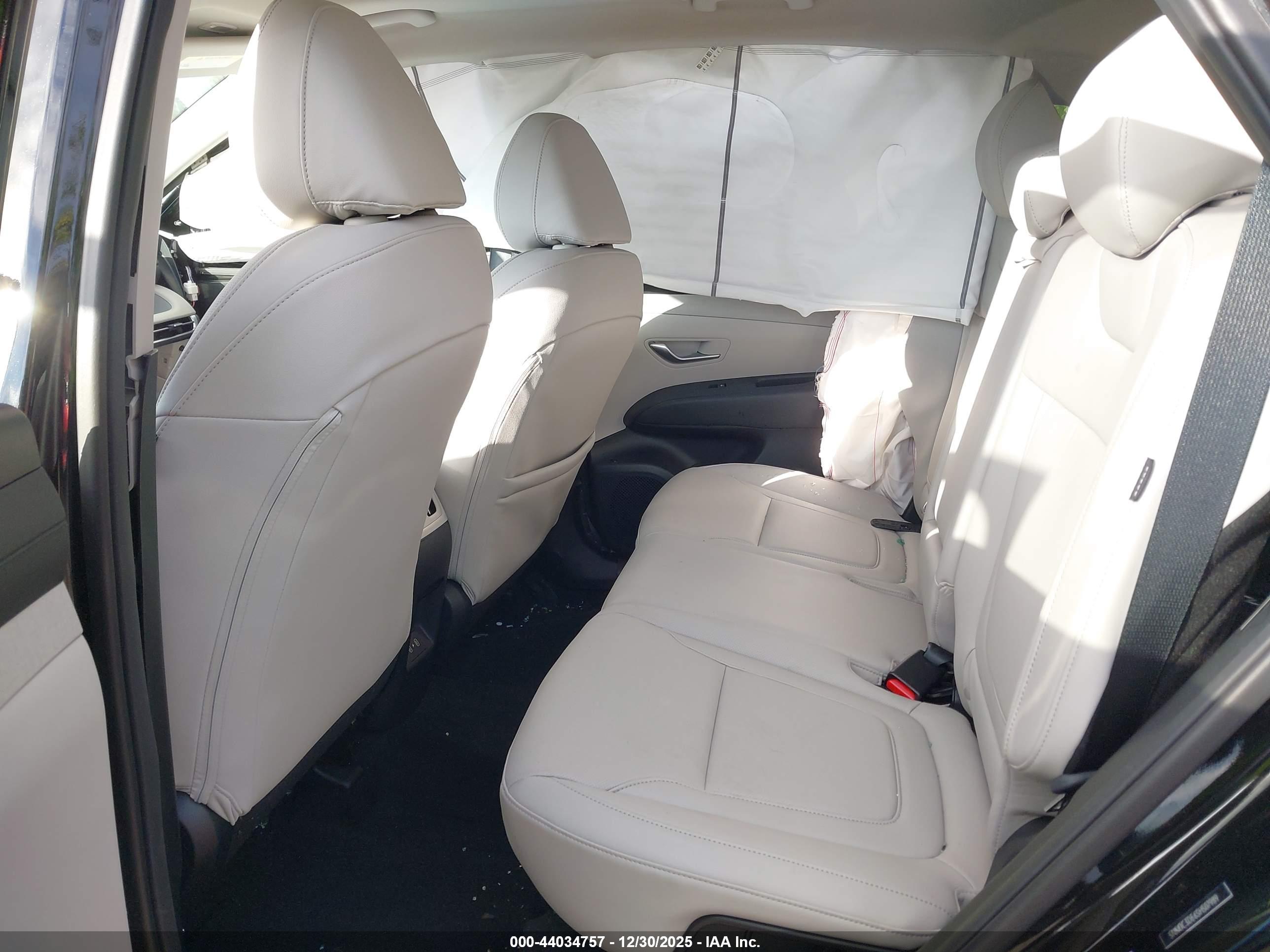 HYUNDAI TUCSON image 8