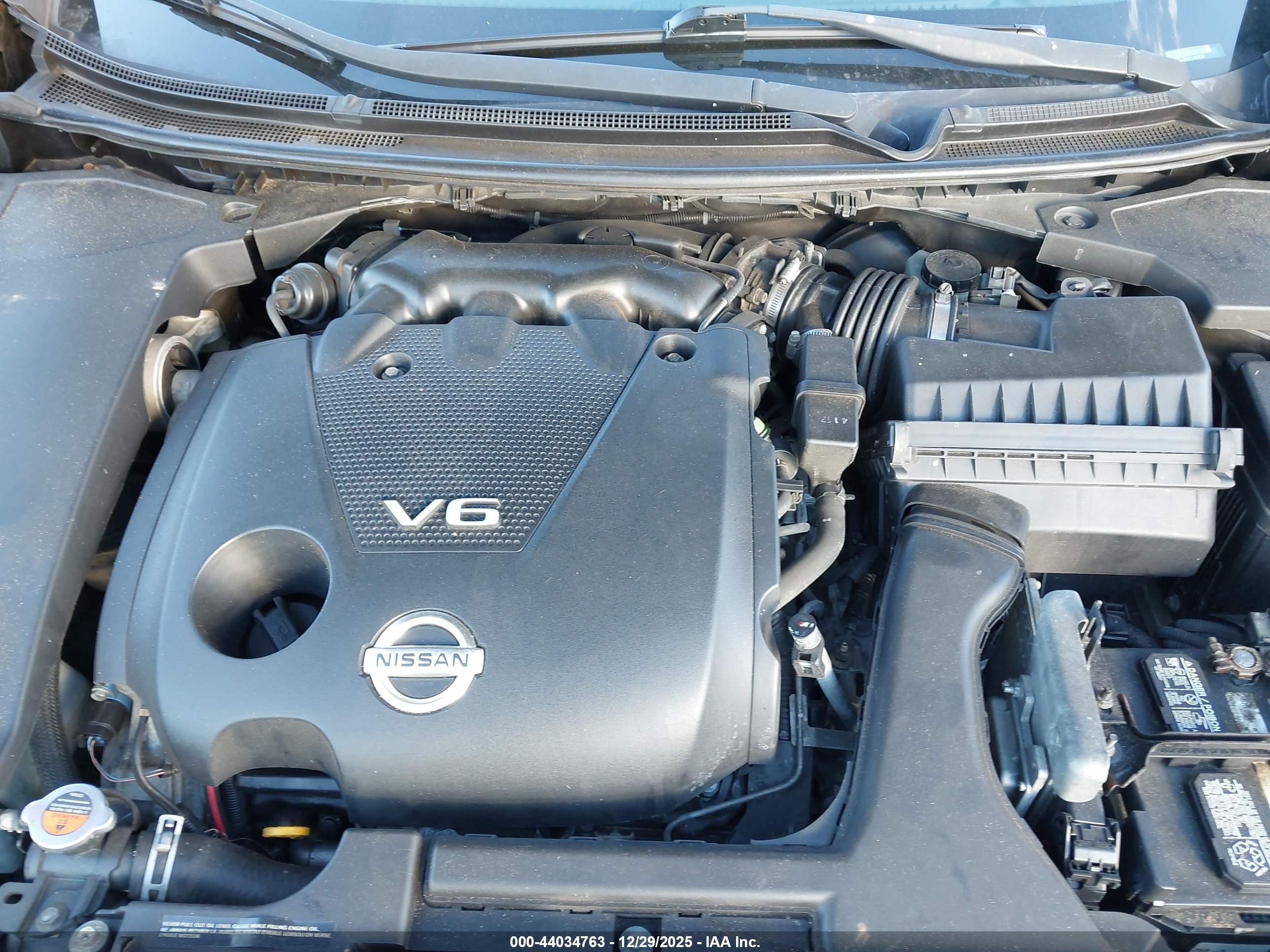 NISSAN MAXIMA image 10