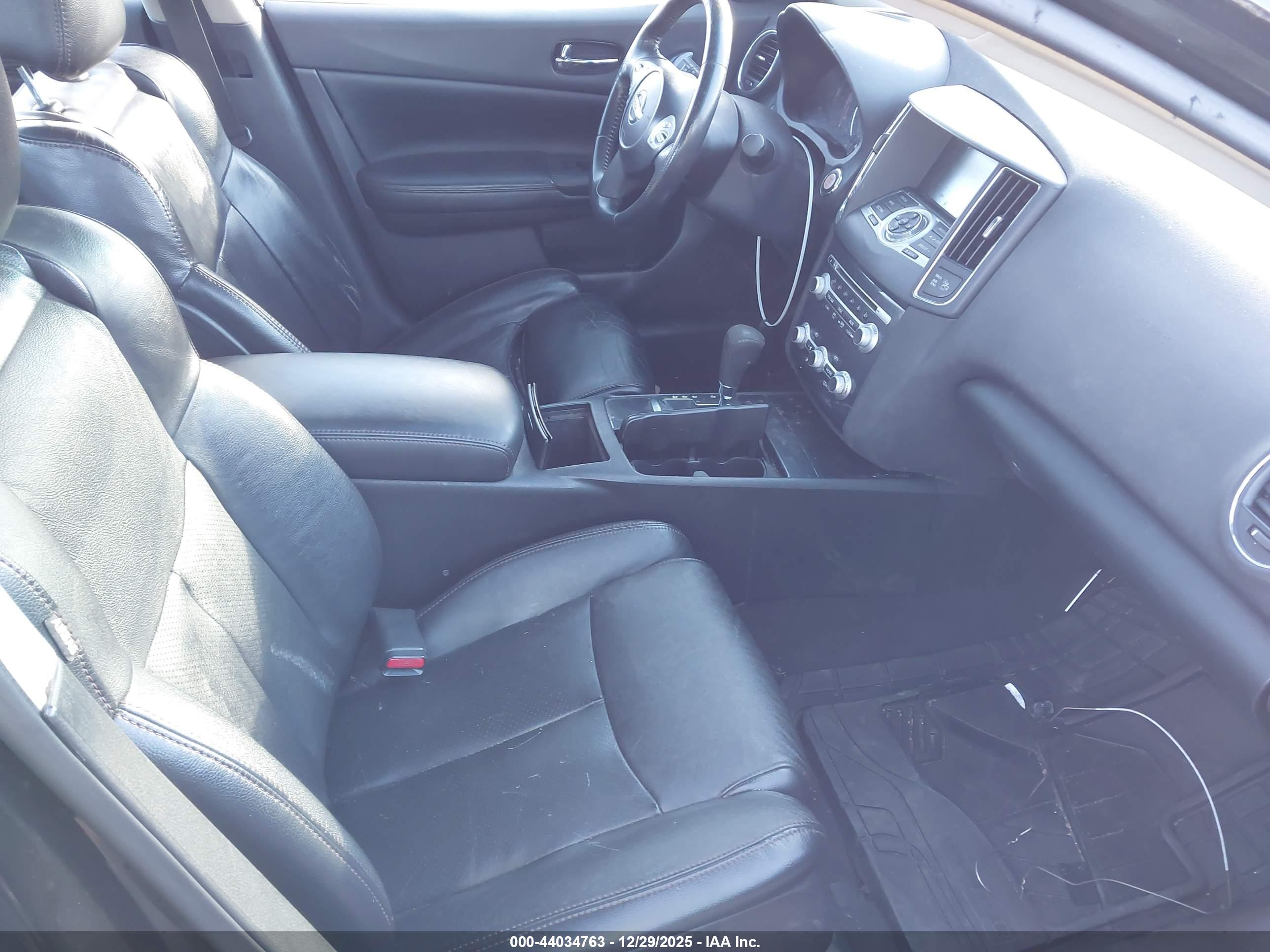 NISSAN MAXIMA image 5