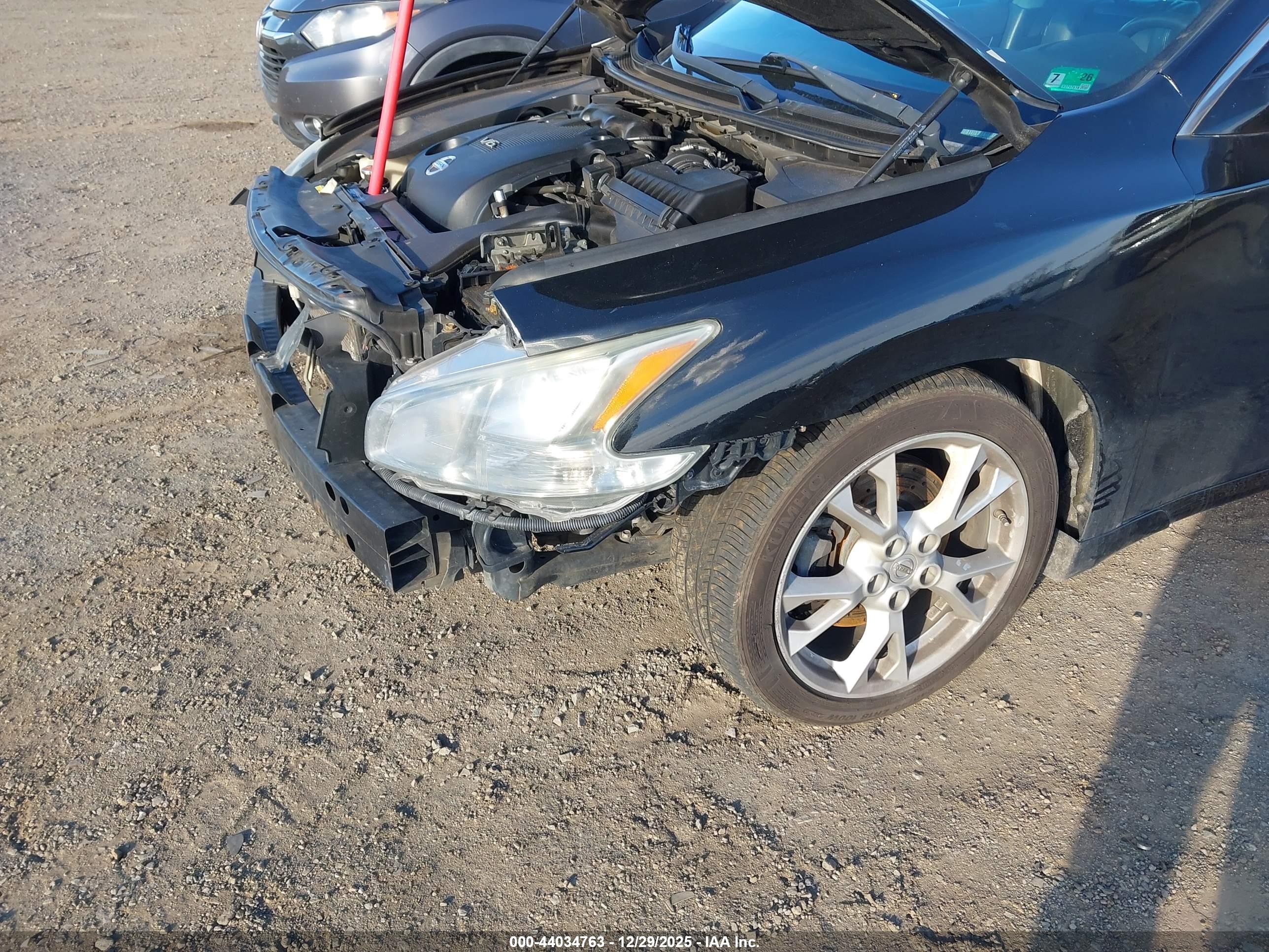 NISSAN MAXIMA image 6