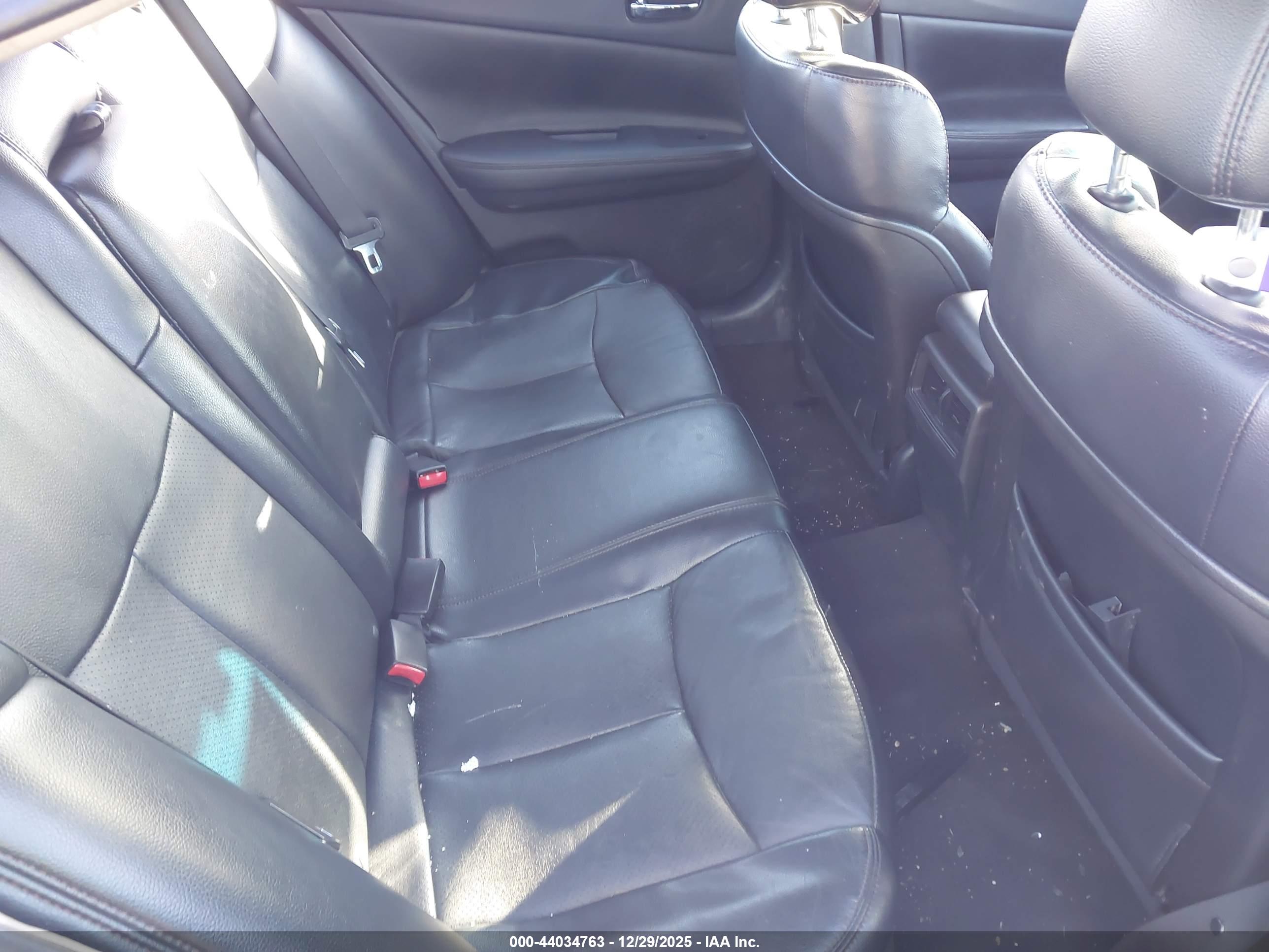 NISSAN MAXIMA image 8