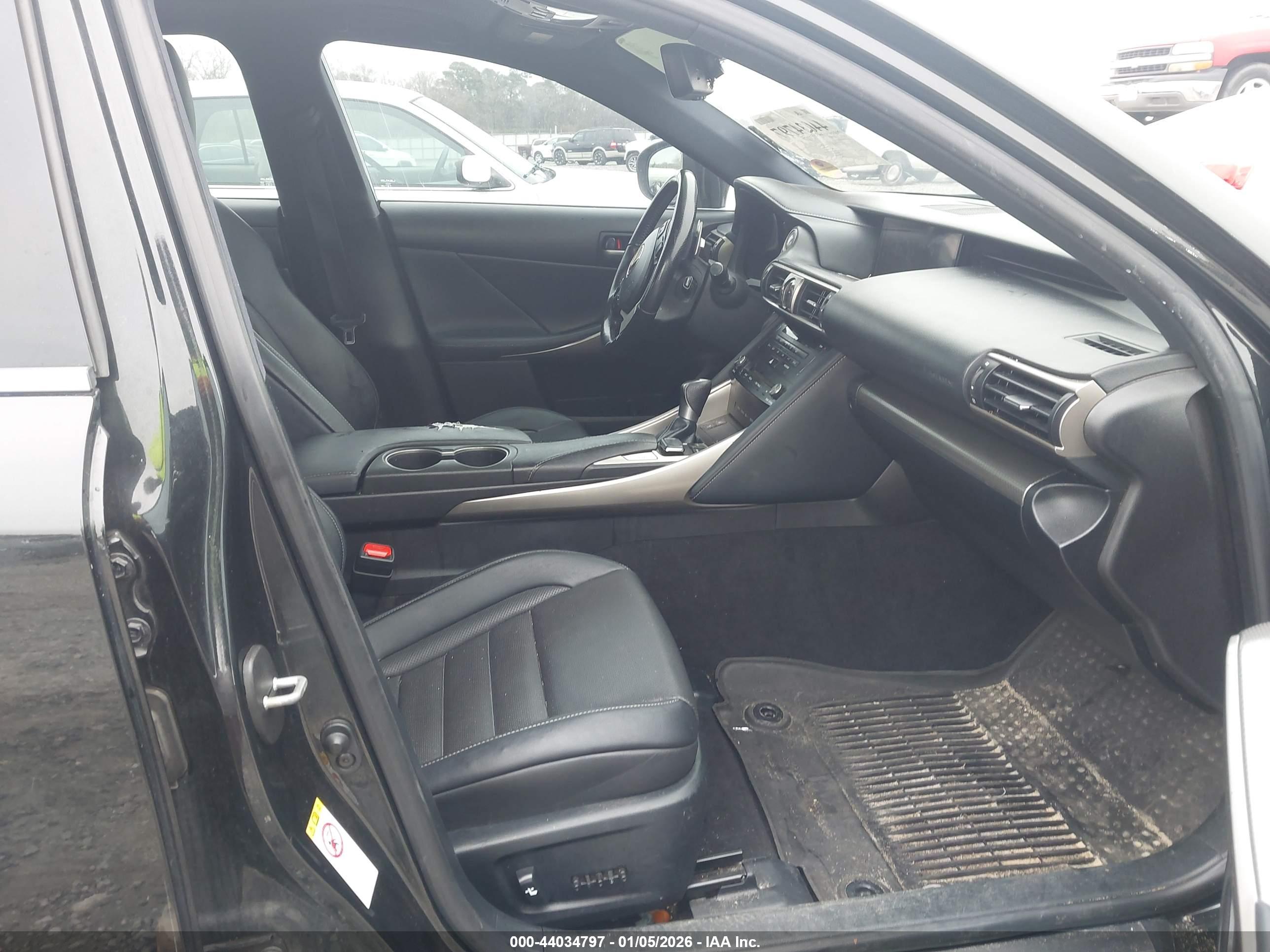 LEXUS IS image 5
