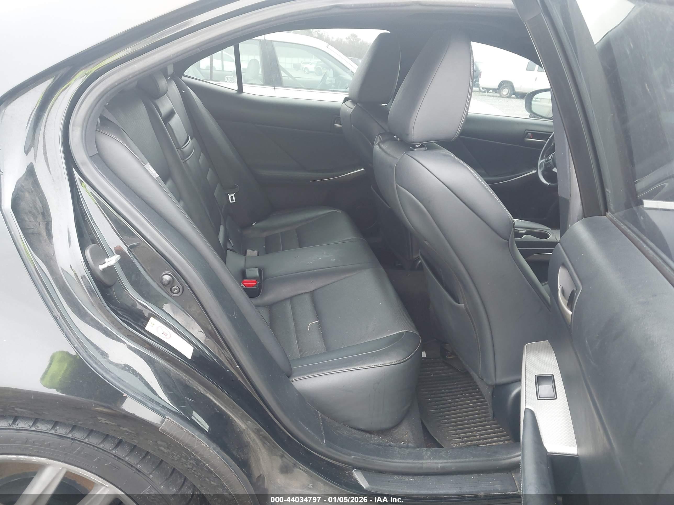 LEXUS IS image 8