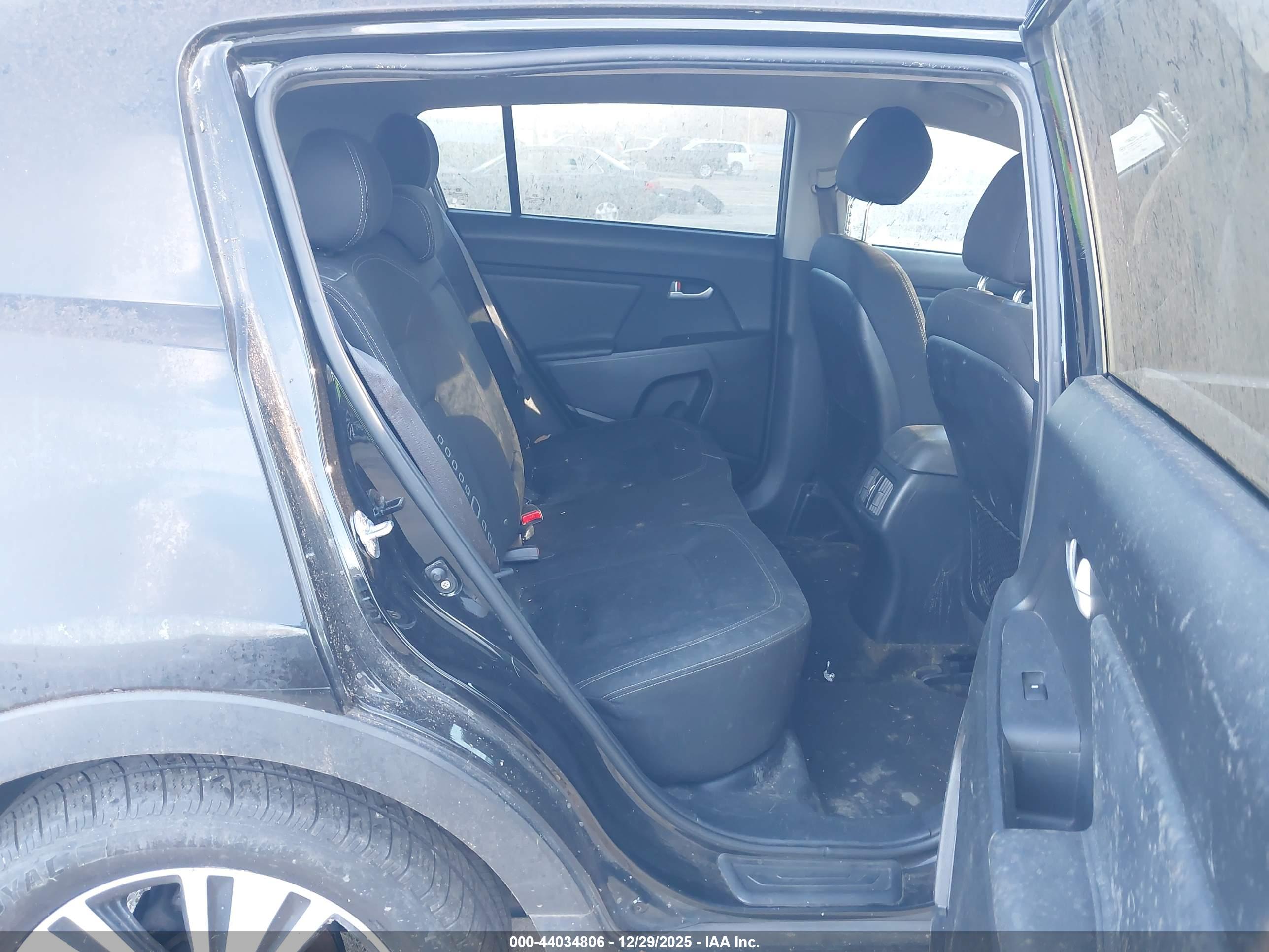KIA SPORTAGE image 8