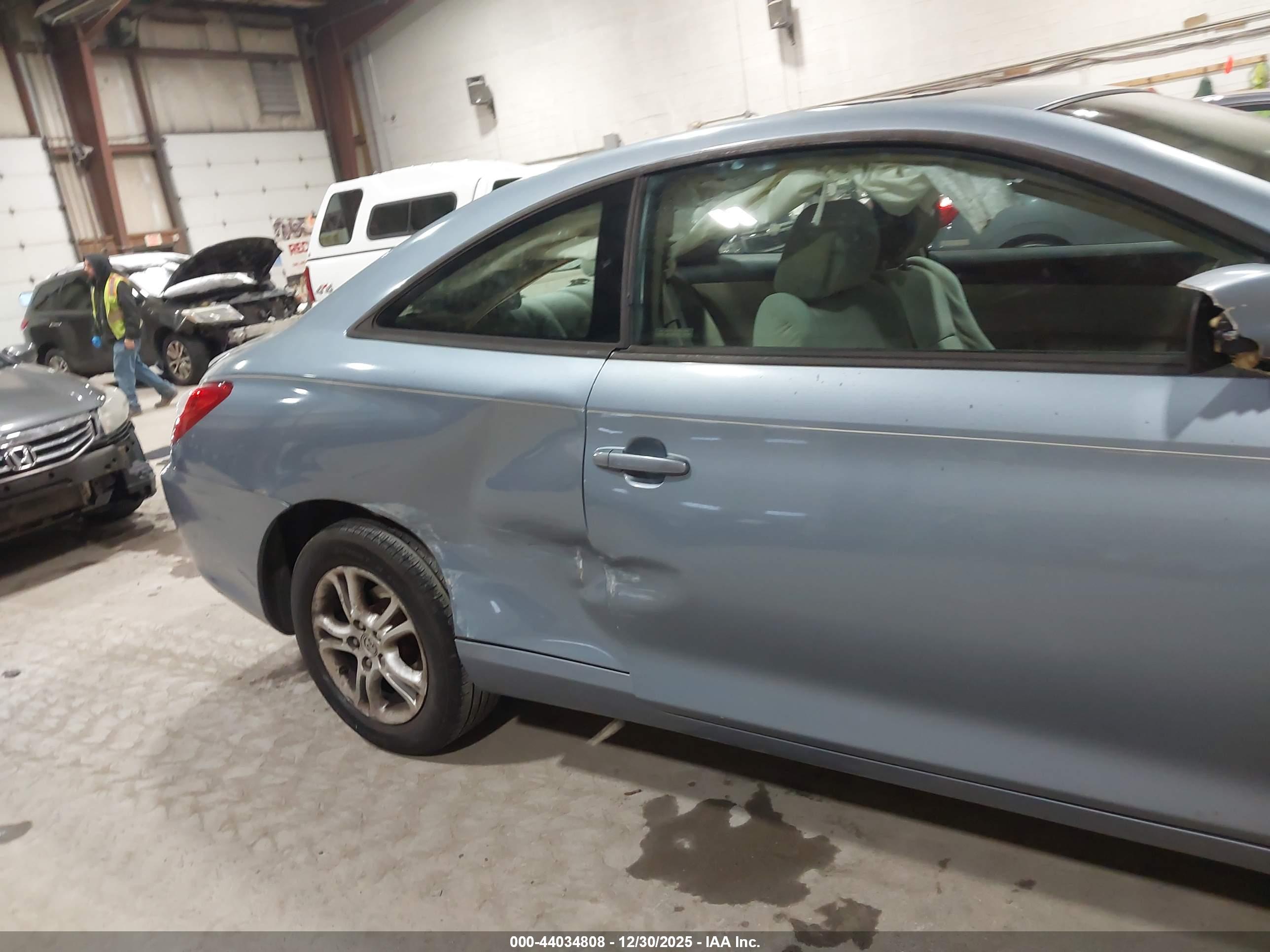 TOYOTA CAMRY image 6