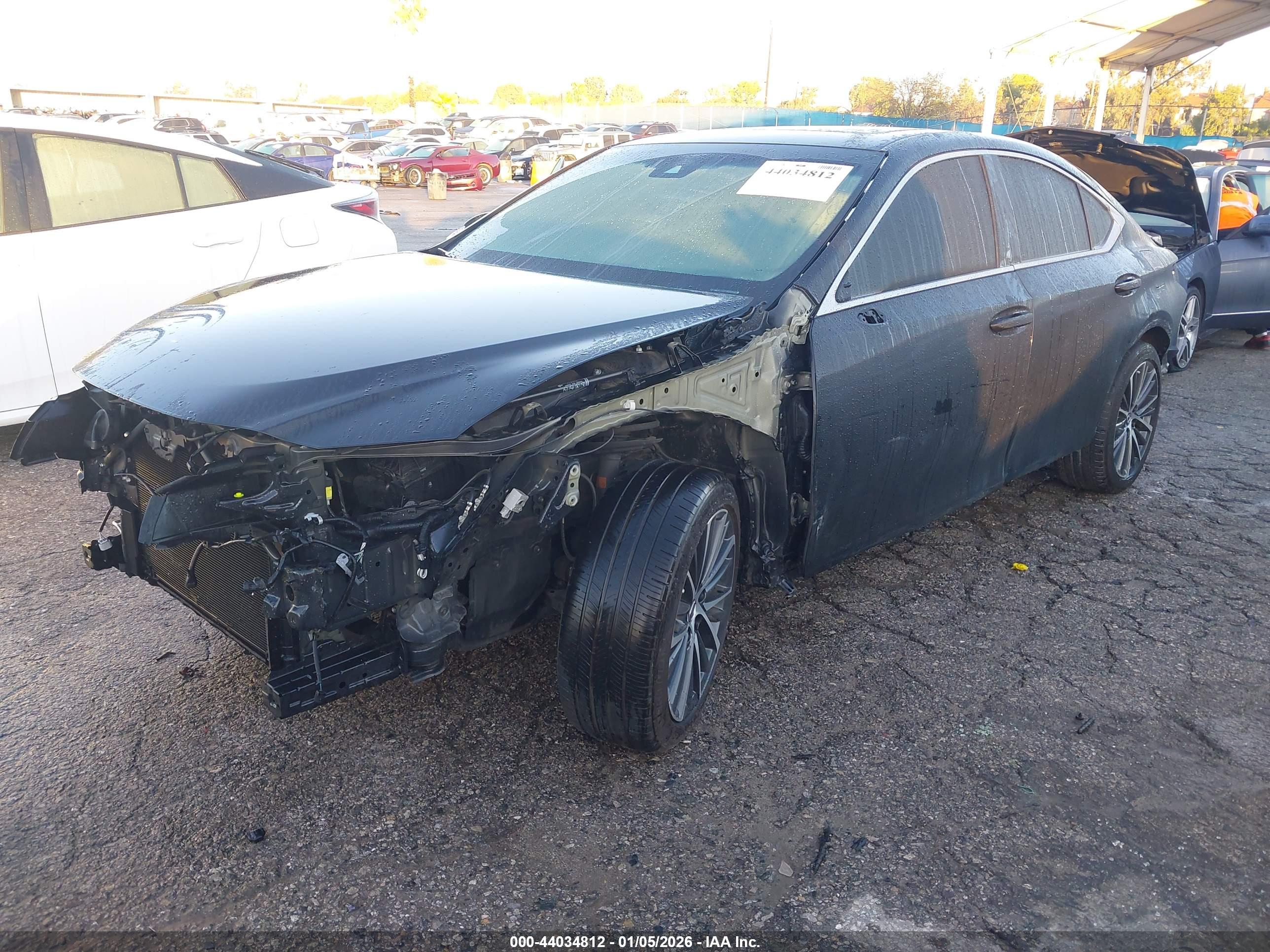 LEXUS ES image 2