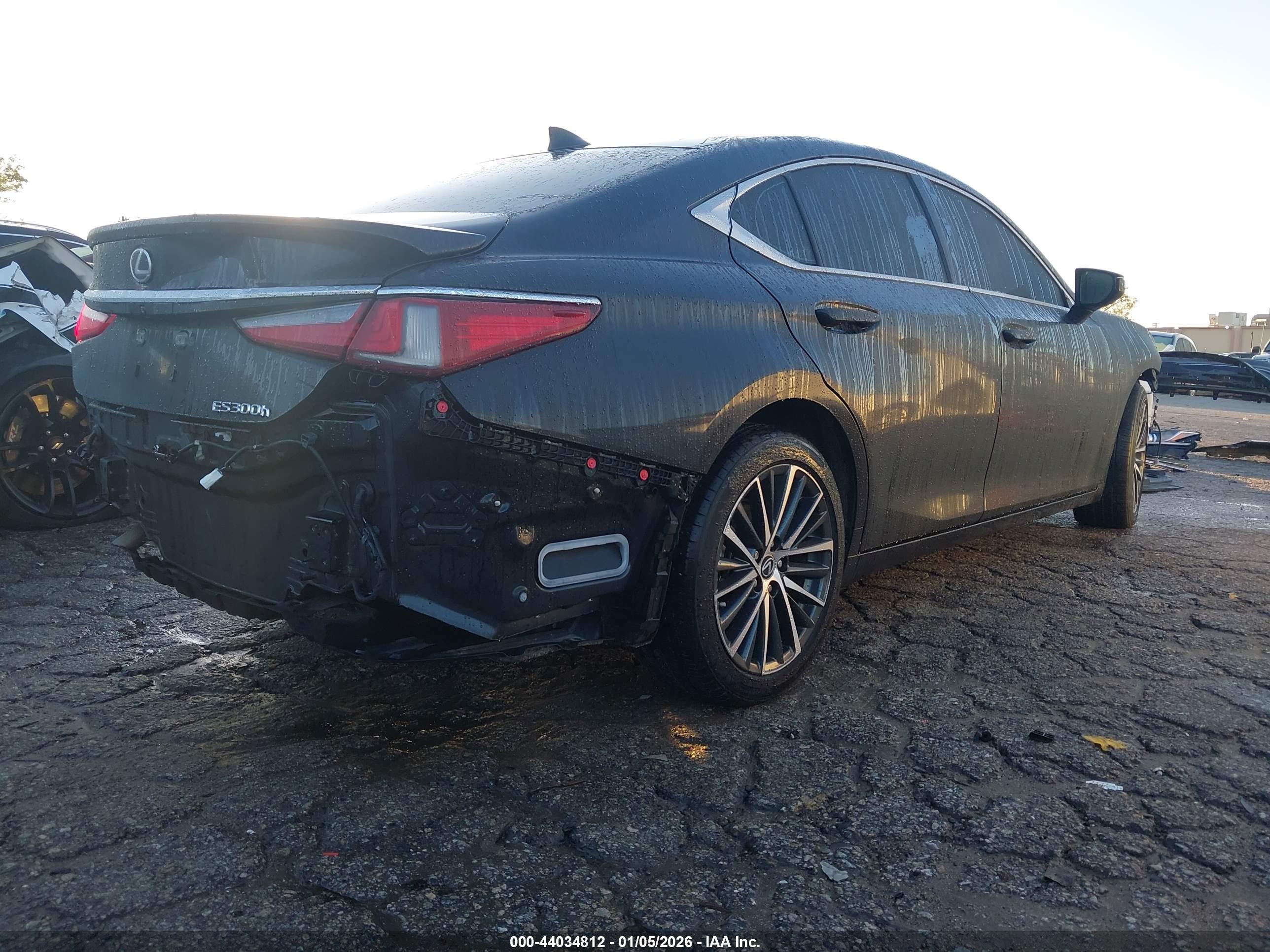 LEXUS ES image 4