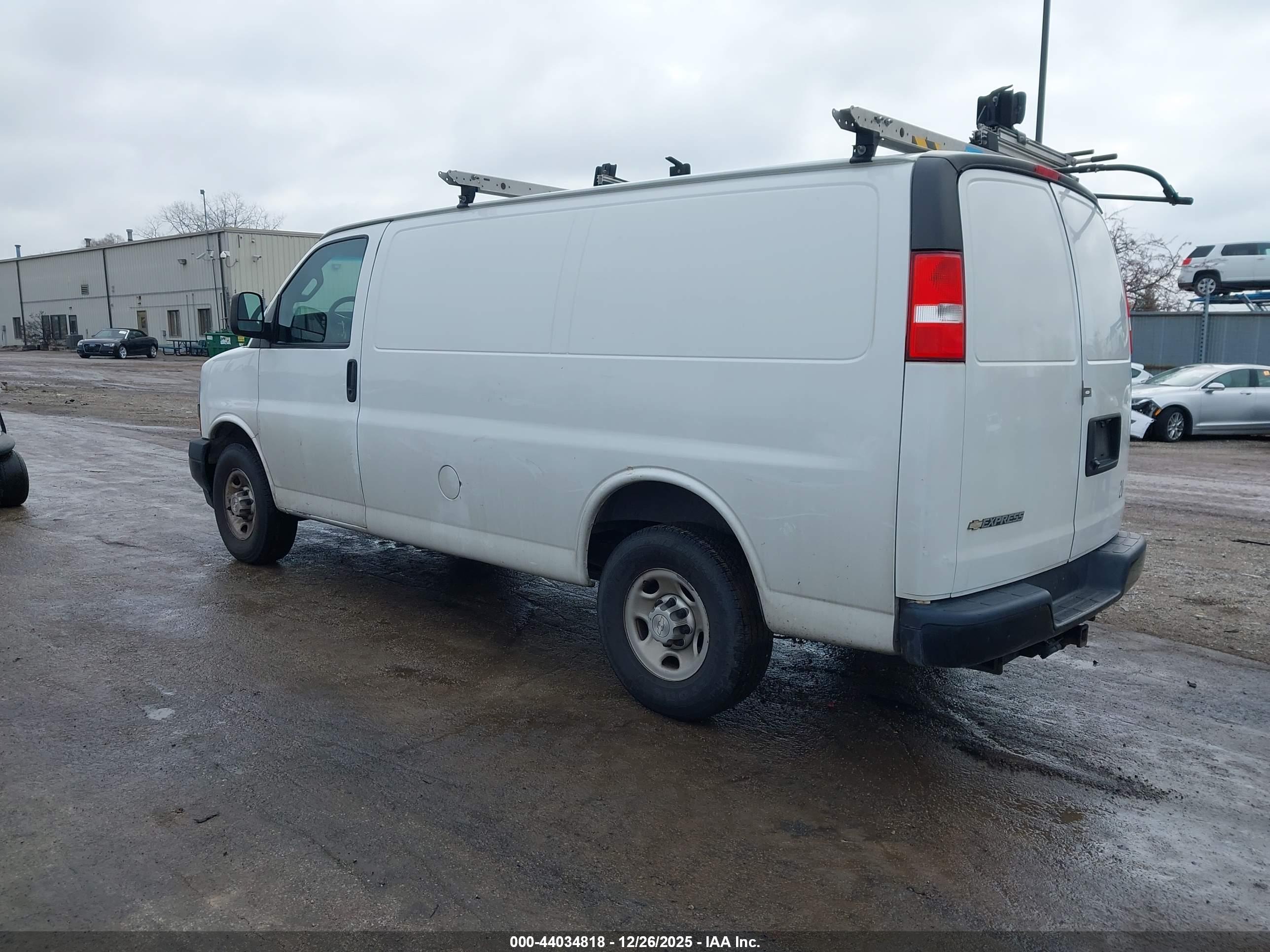 CHEVROLET EXPRESS image 3