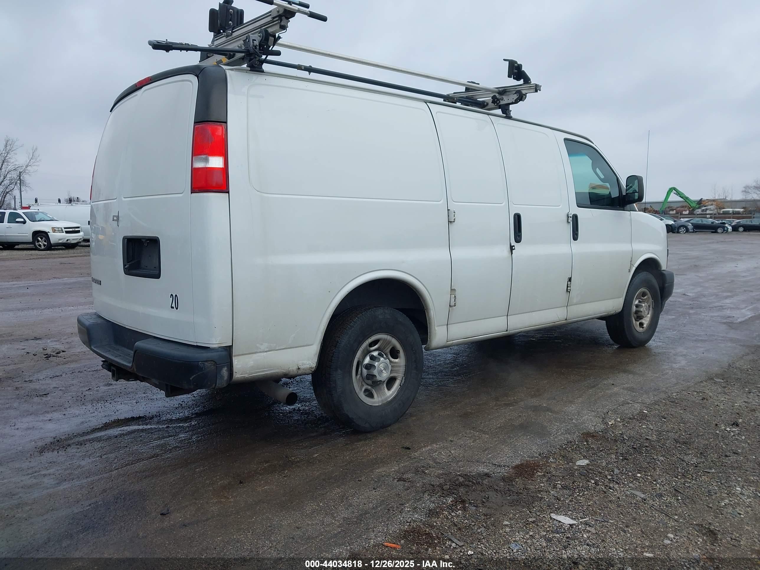 CHEVROLET EXPRESS image 4