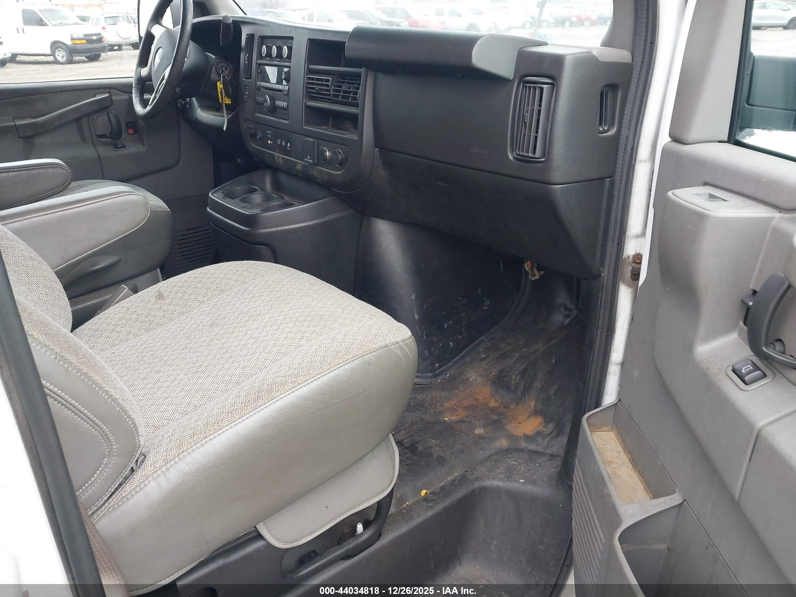 CHEVROLET EXPRESS image 5