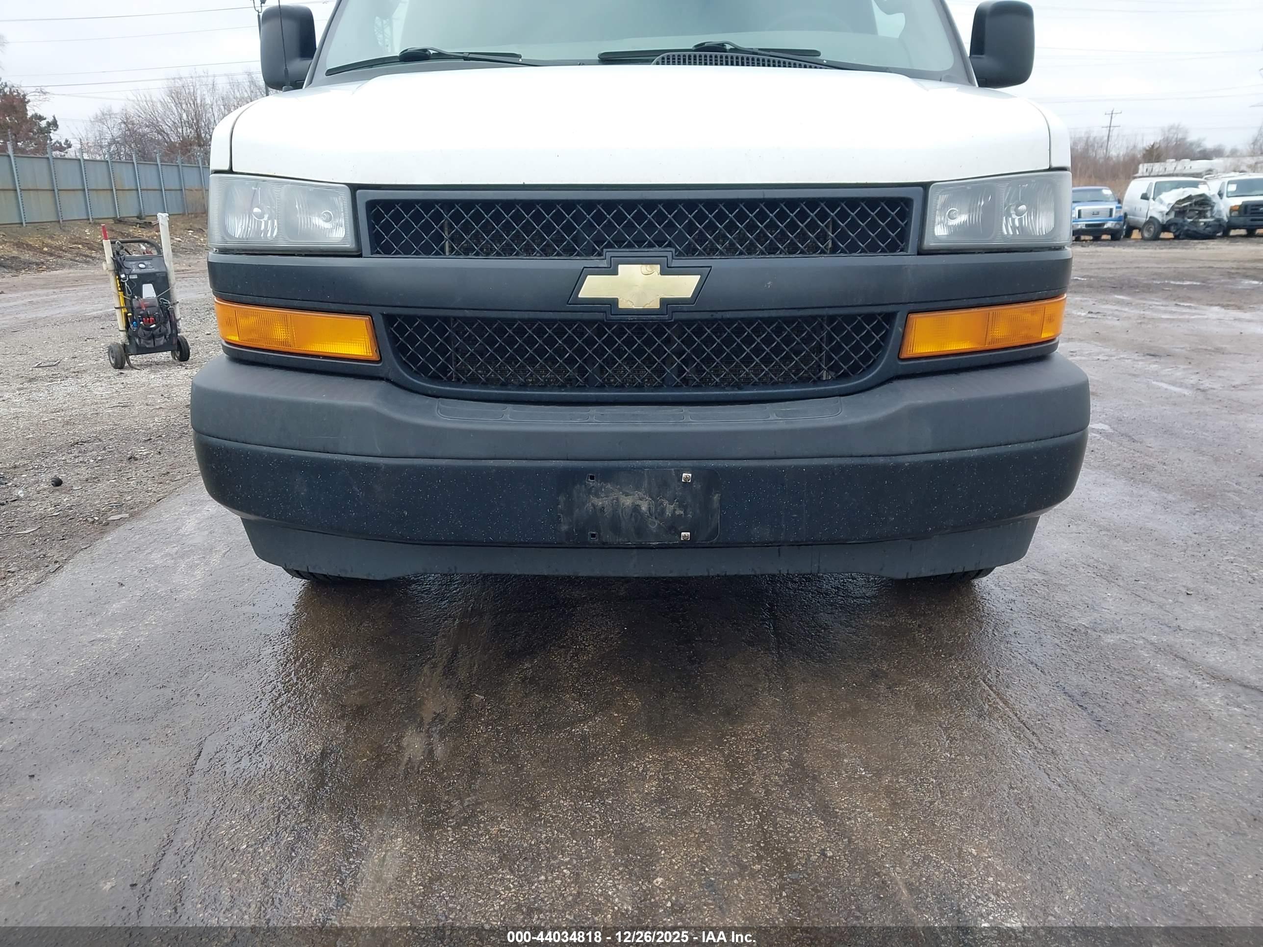 CHEVROLET EXPRESS image 6