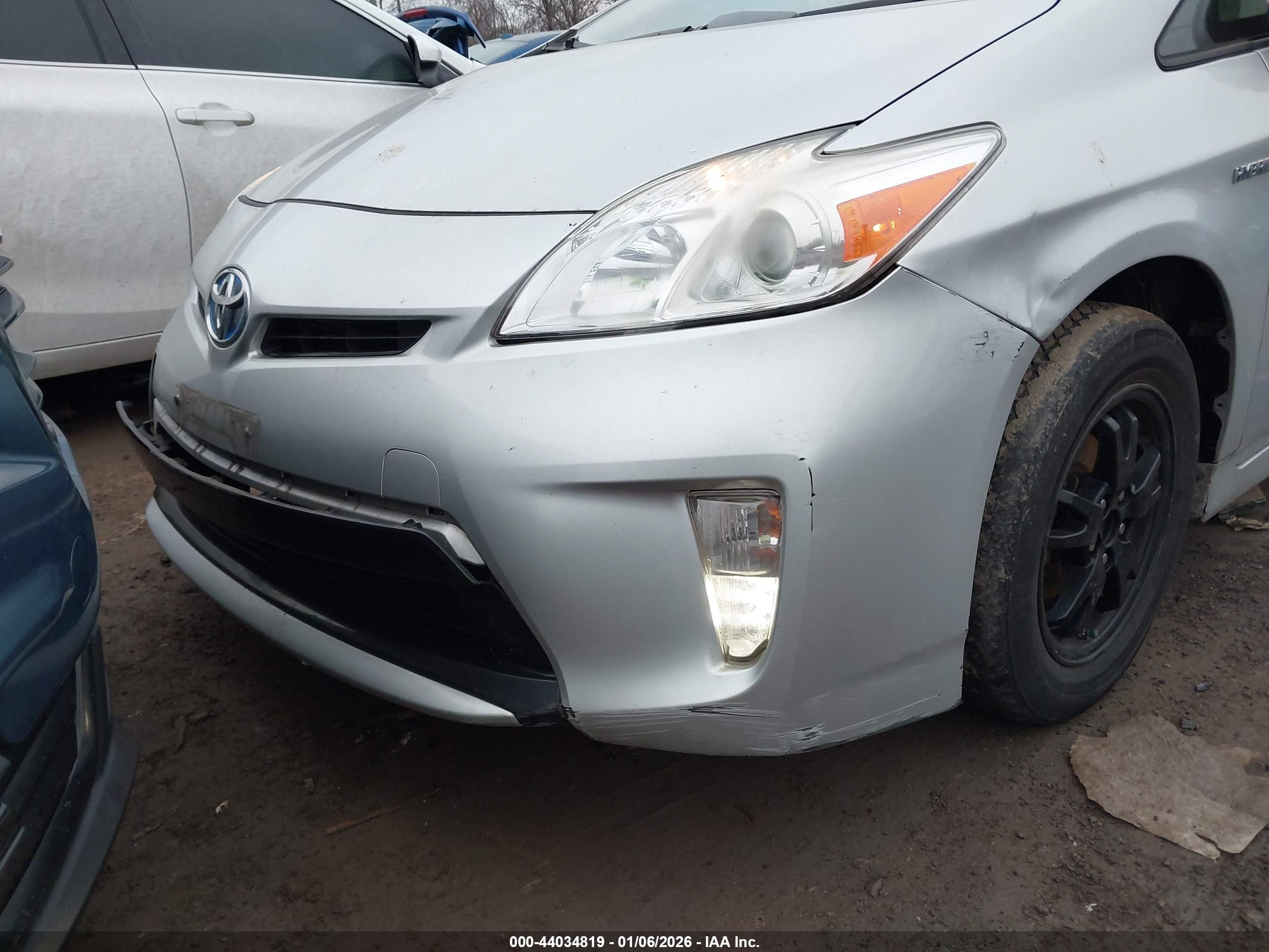 TOYOTA PRIUS image 6