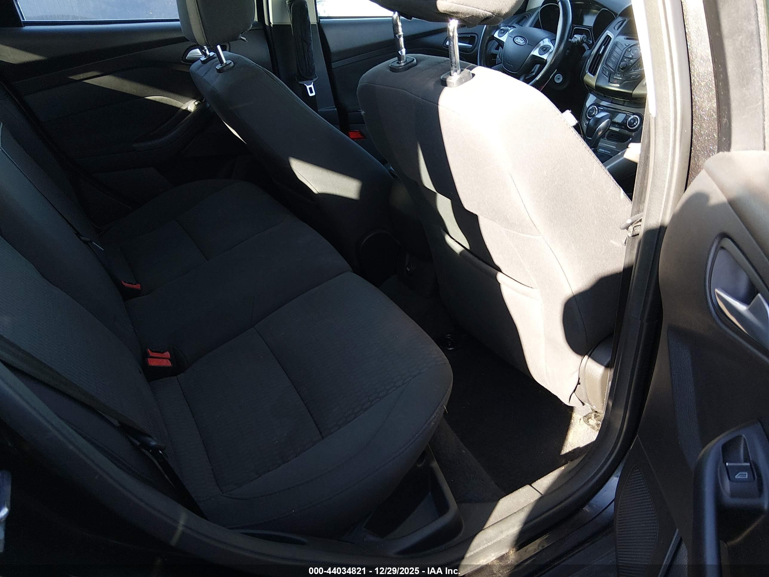 FORD FOCUS image 8