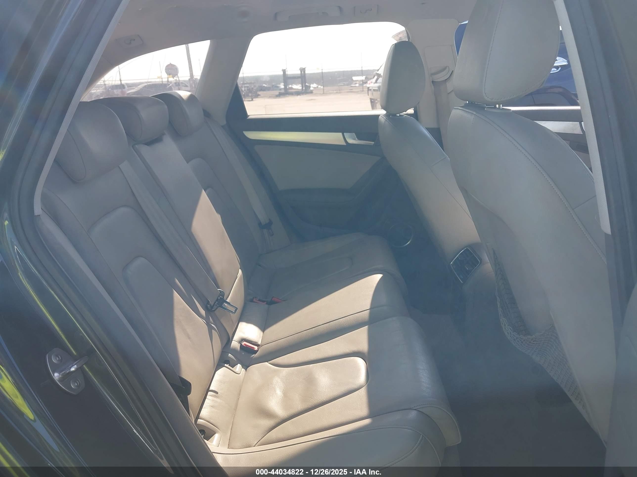 AUDI A4 image 8