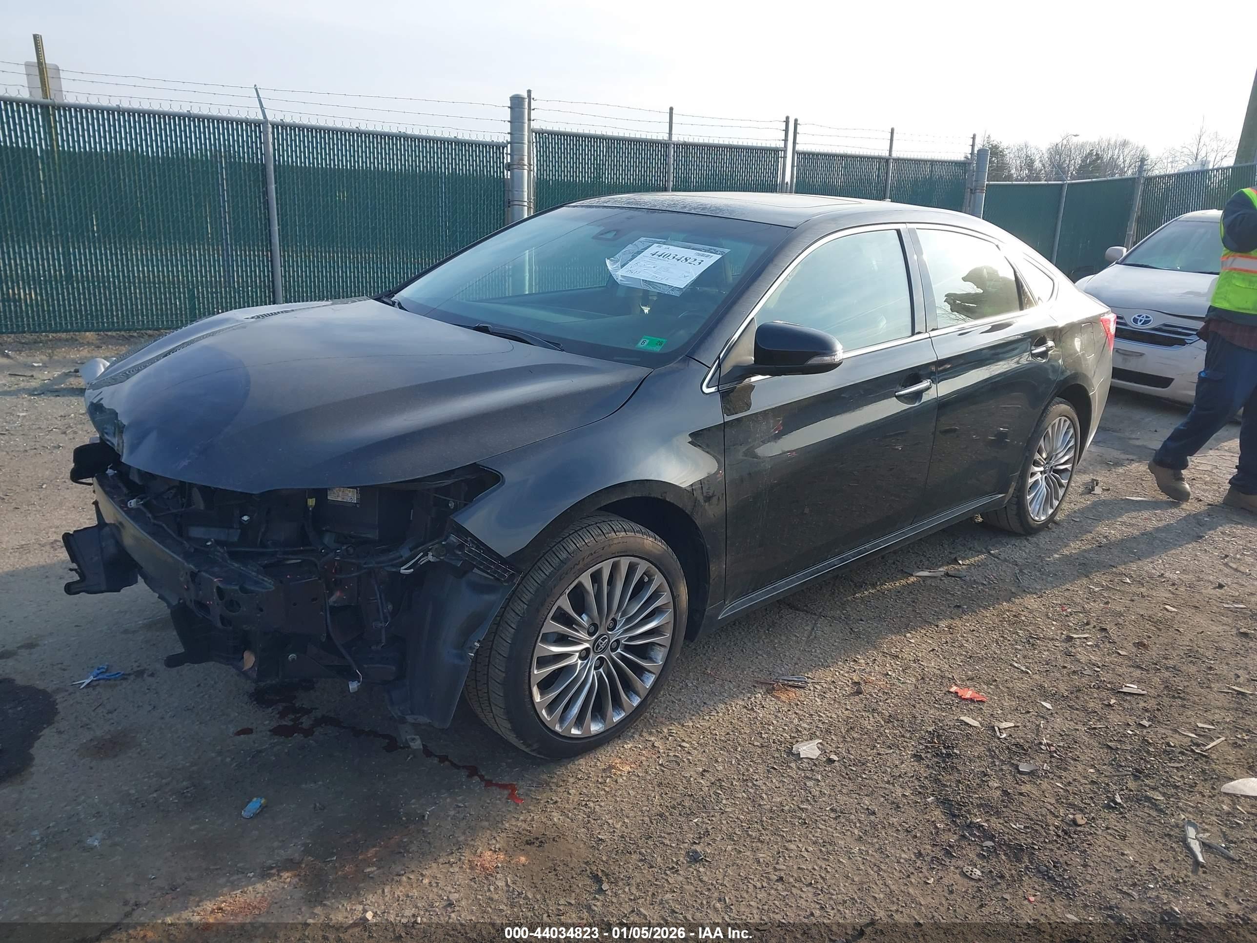 TOYOTA AVALON image 2