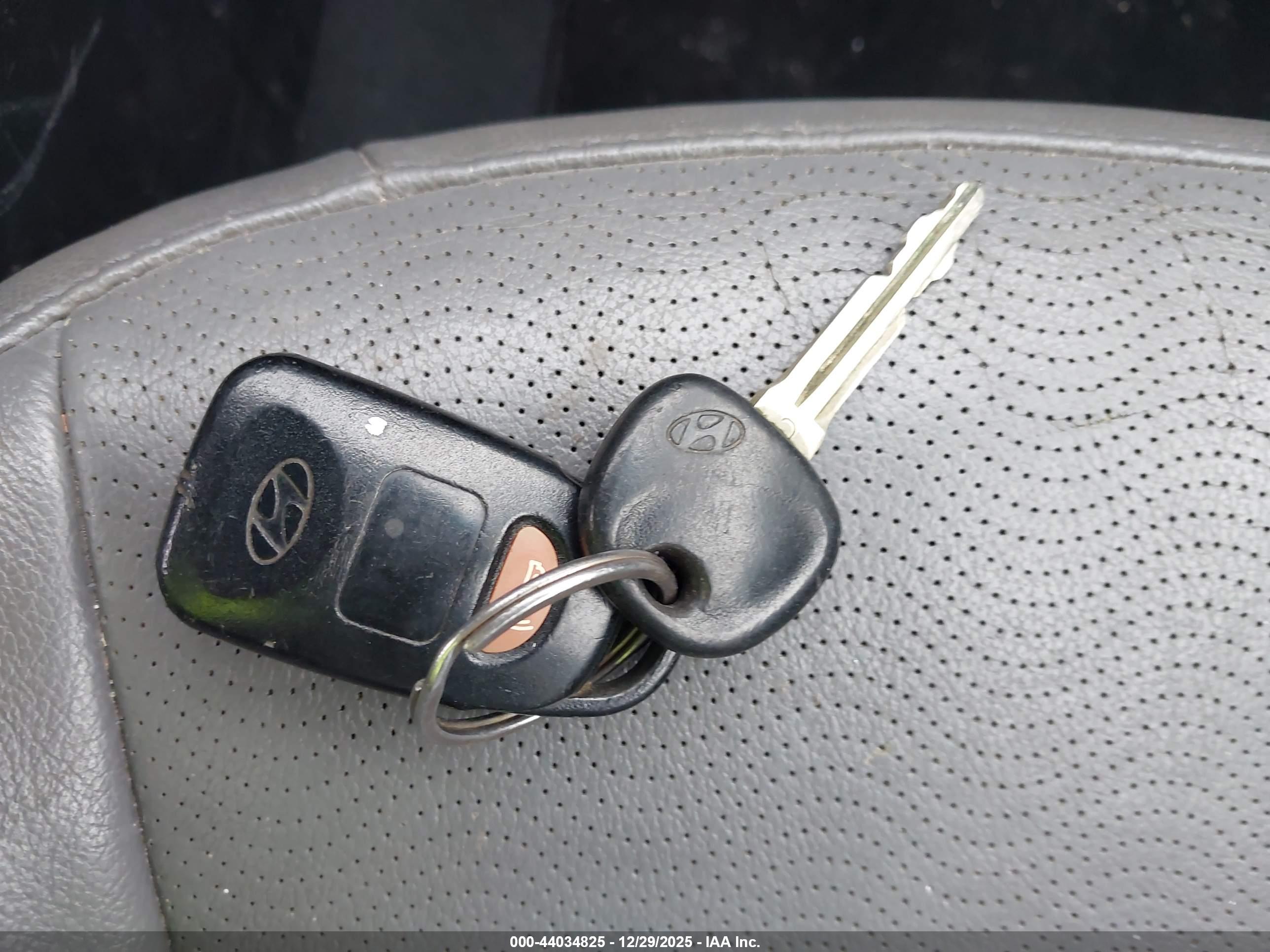 HYUNDAI ELANTRA image 11